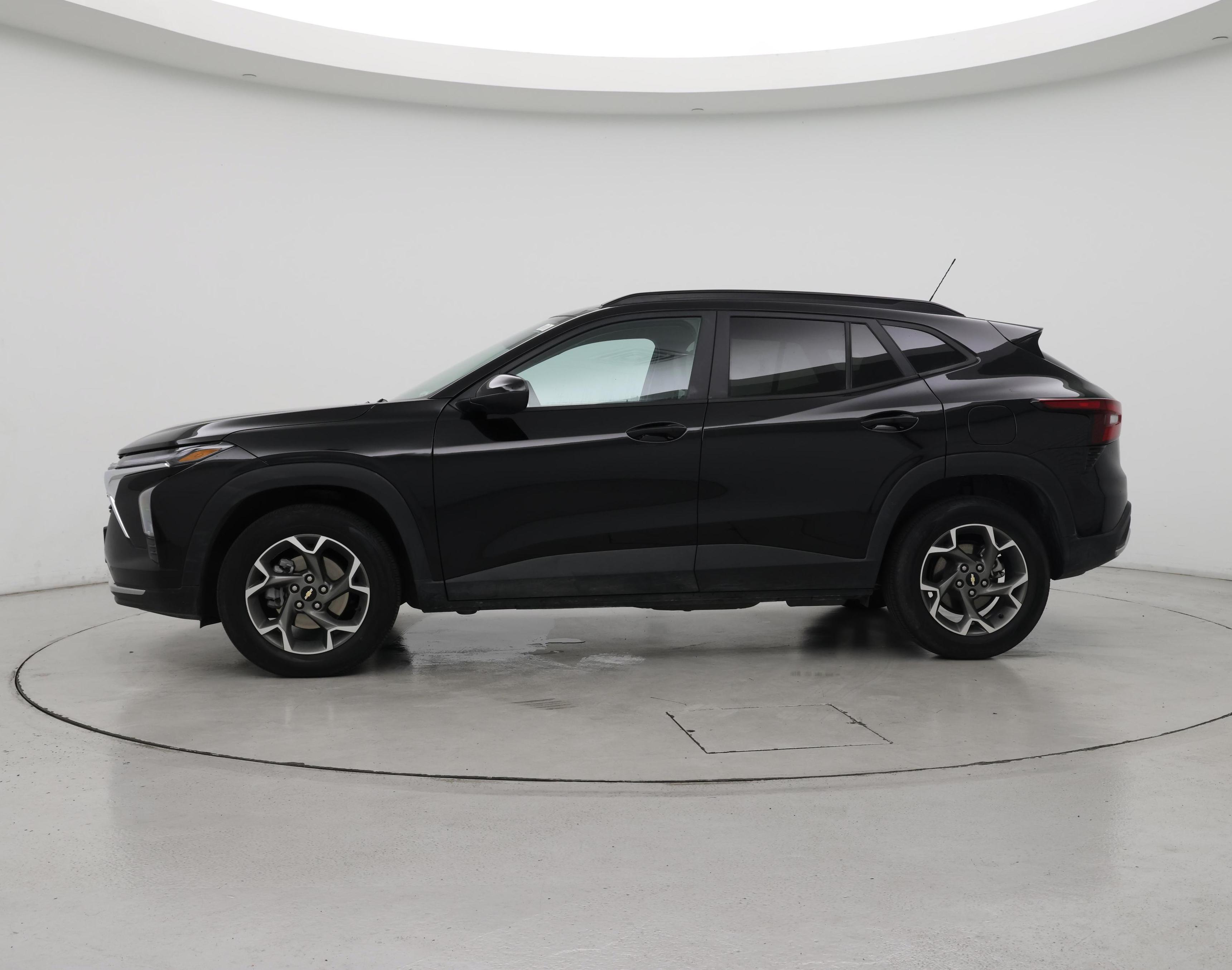 Thumbnail: 2025 Chevrolet Trax - 3
