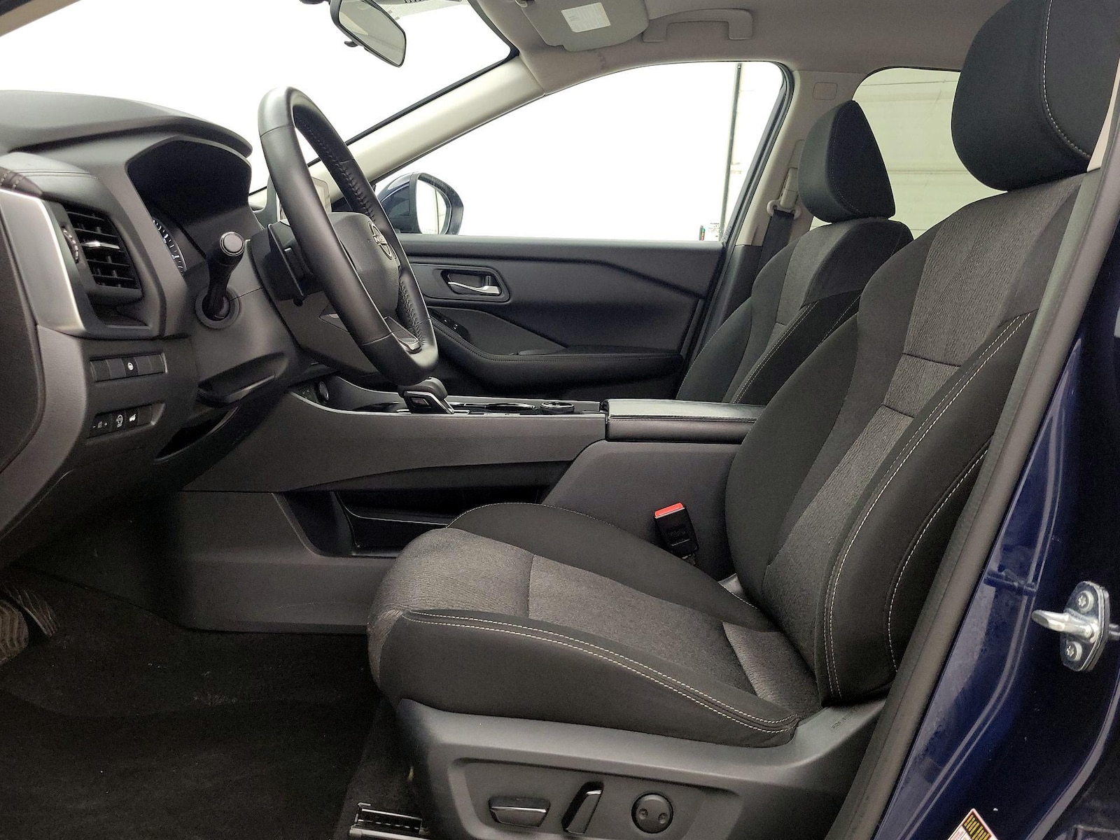 2025 Nissan Rogue SV - Photo 12