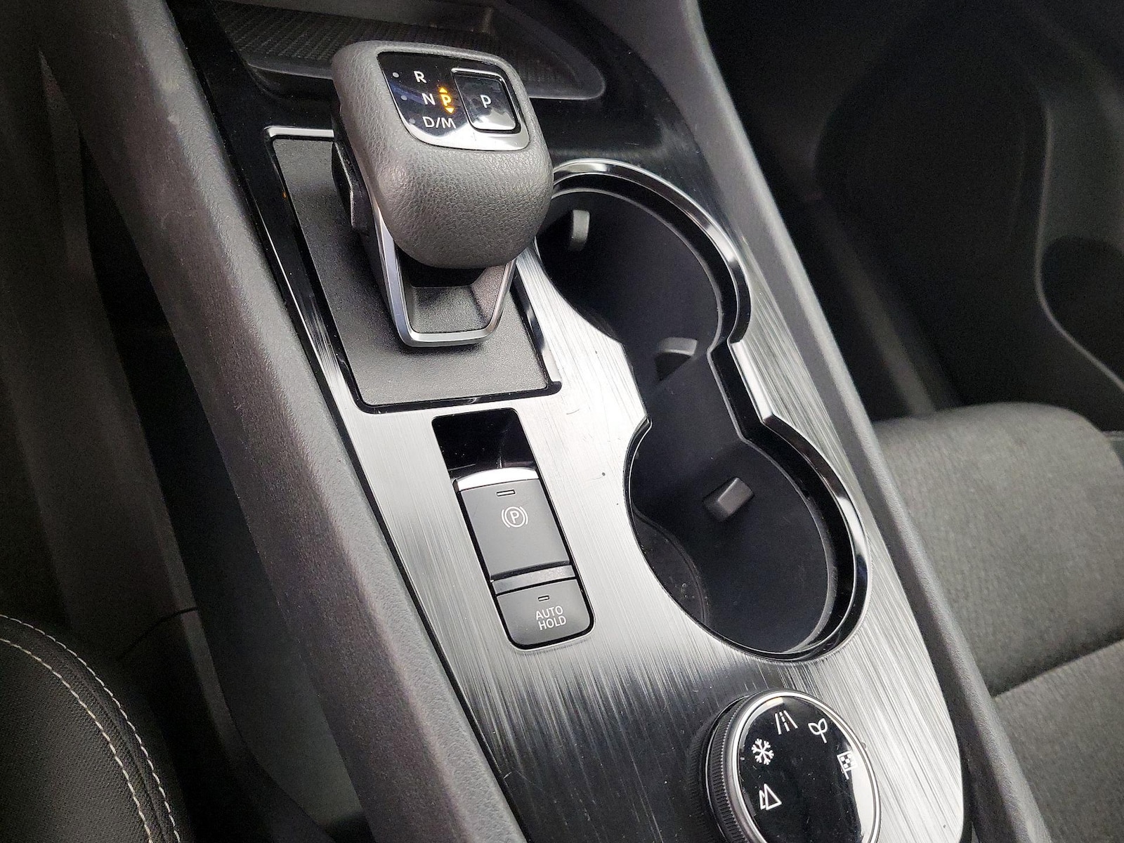 2025 Nissan Rogue SV - Photo 18