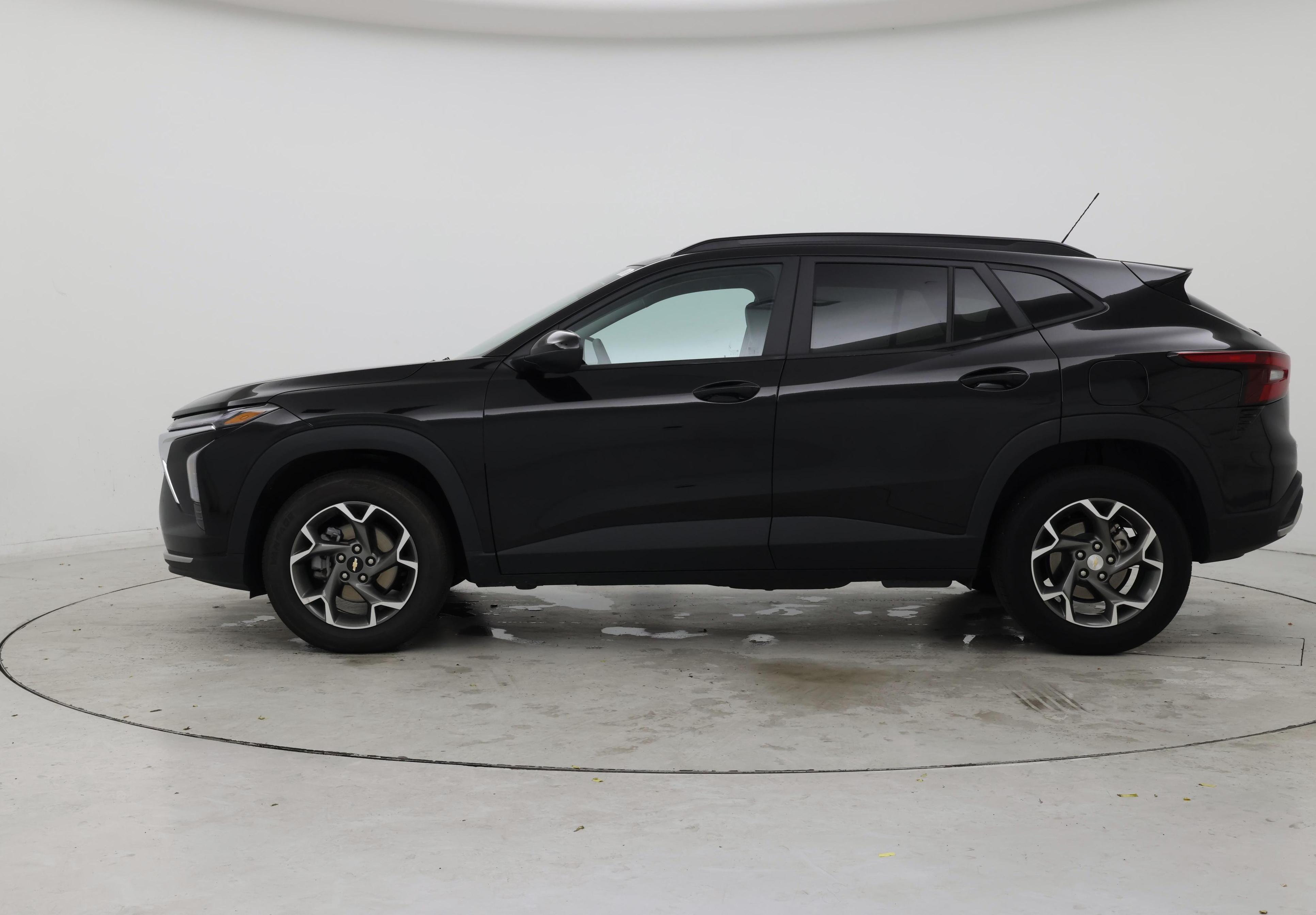 Thumbnail: 2025 Chevrolet Trax - 3
