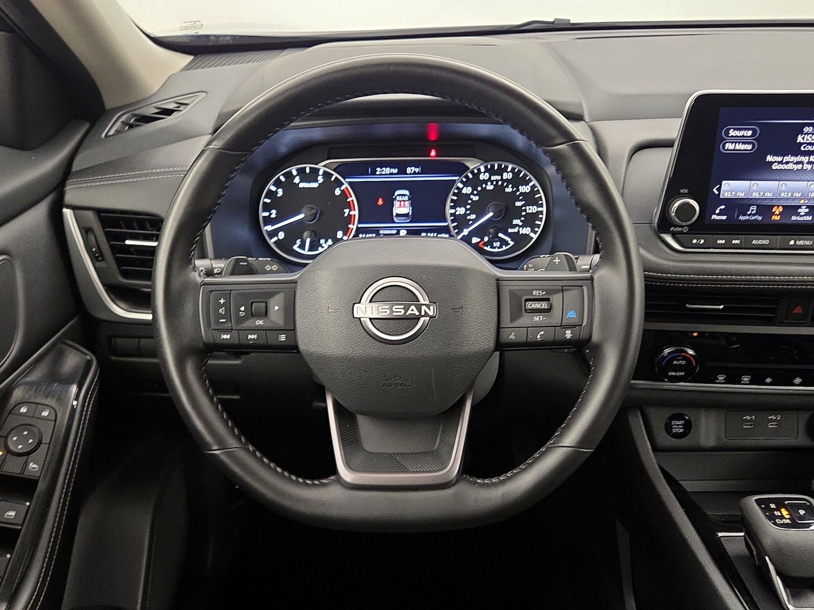 2025 Nissan Rogue SV - Photo 11