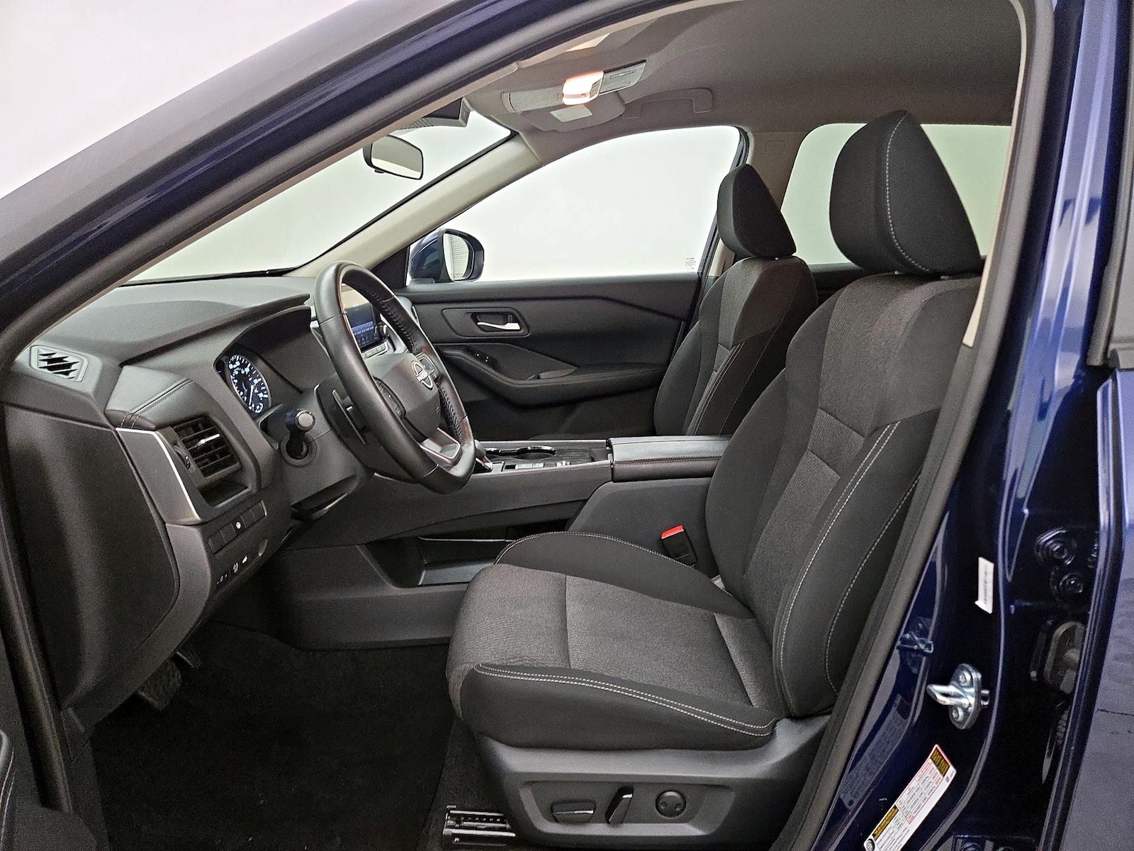 2025 Nissan Rogue SV - Photo 12