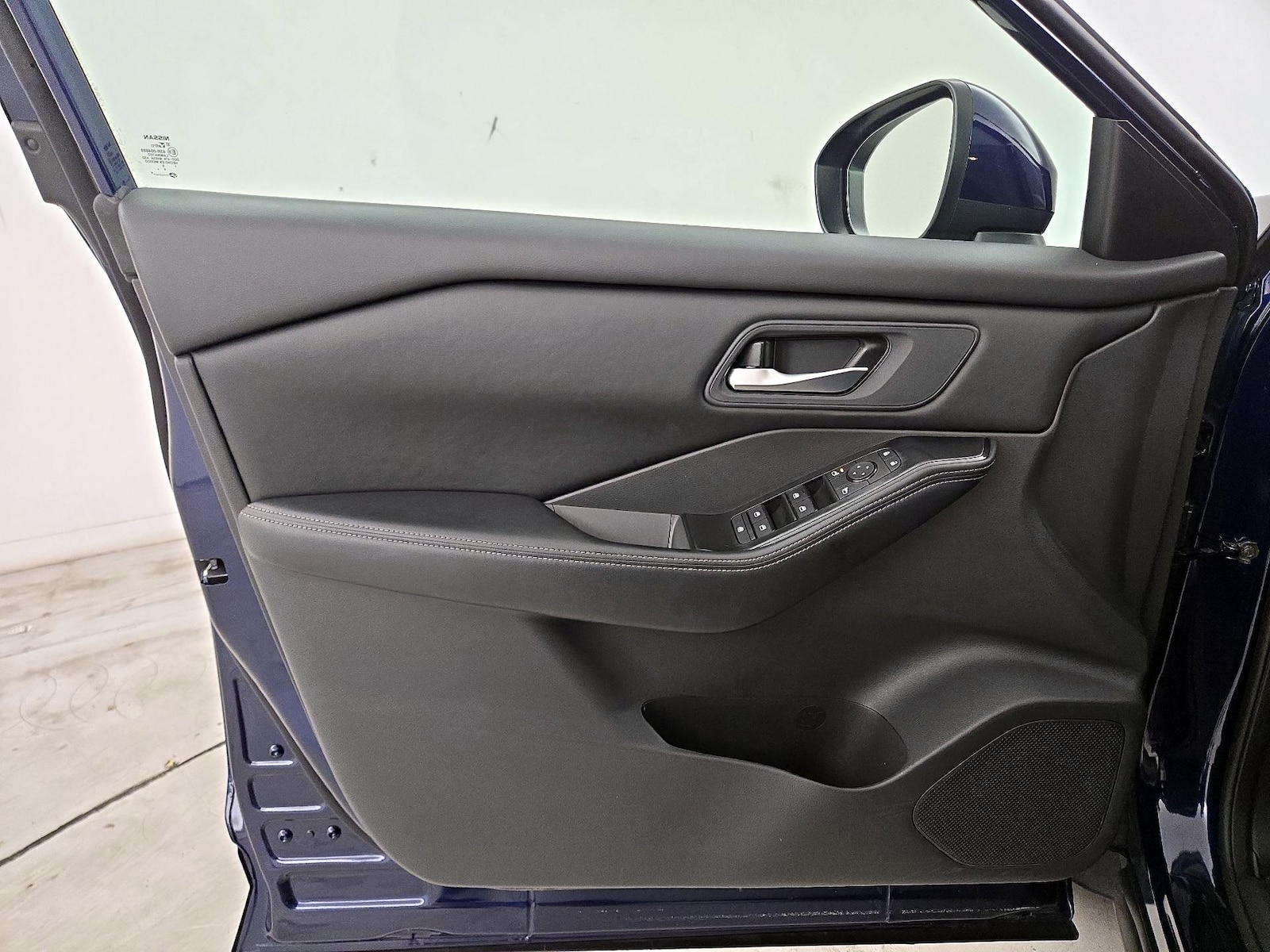 2025 Nissan Rogue SV - Photo 13