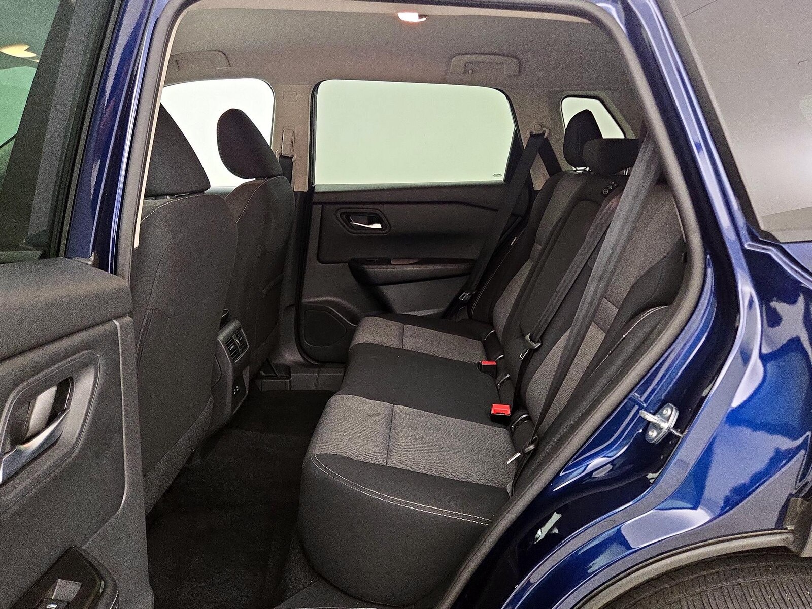 2025 Nissan Rogue SV - Photo 20