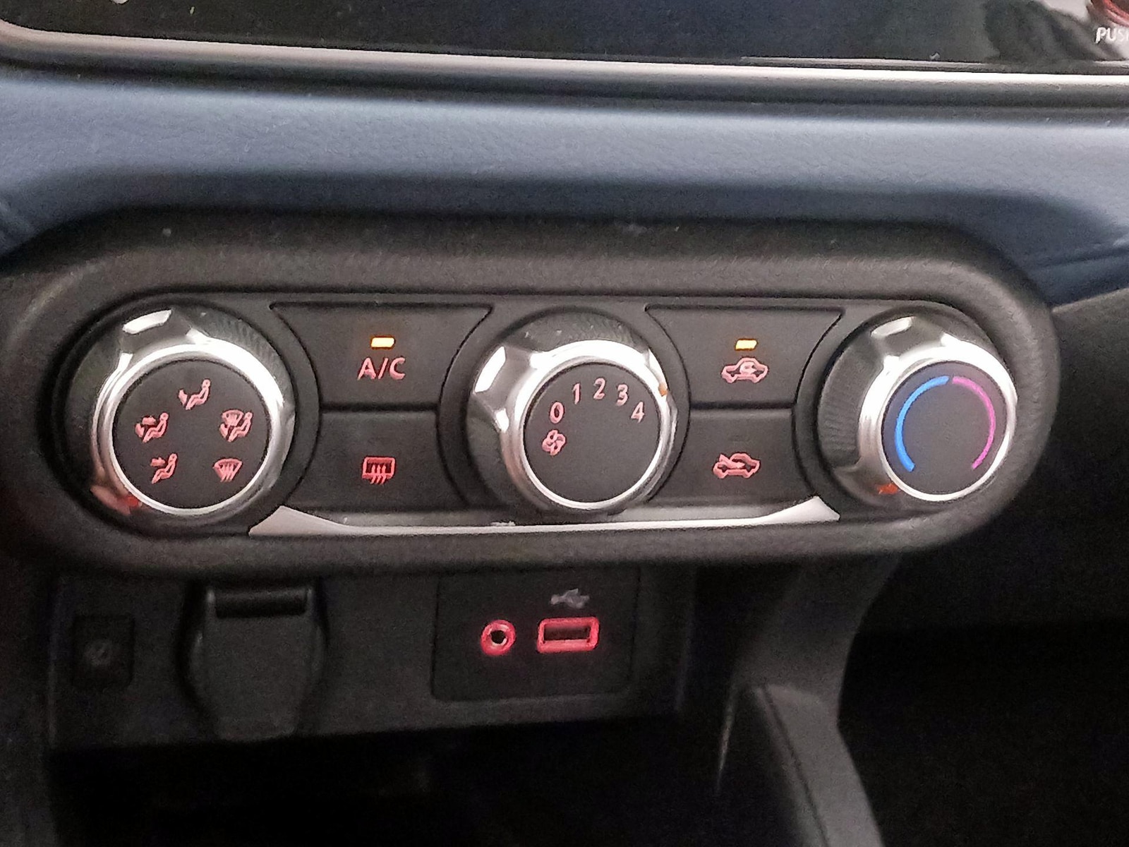 2025 Nissan Versa Sedan SV - Photo 16