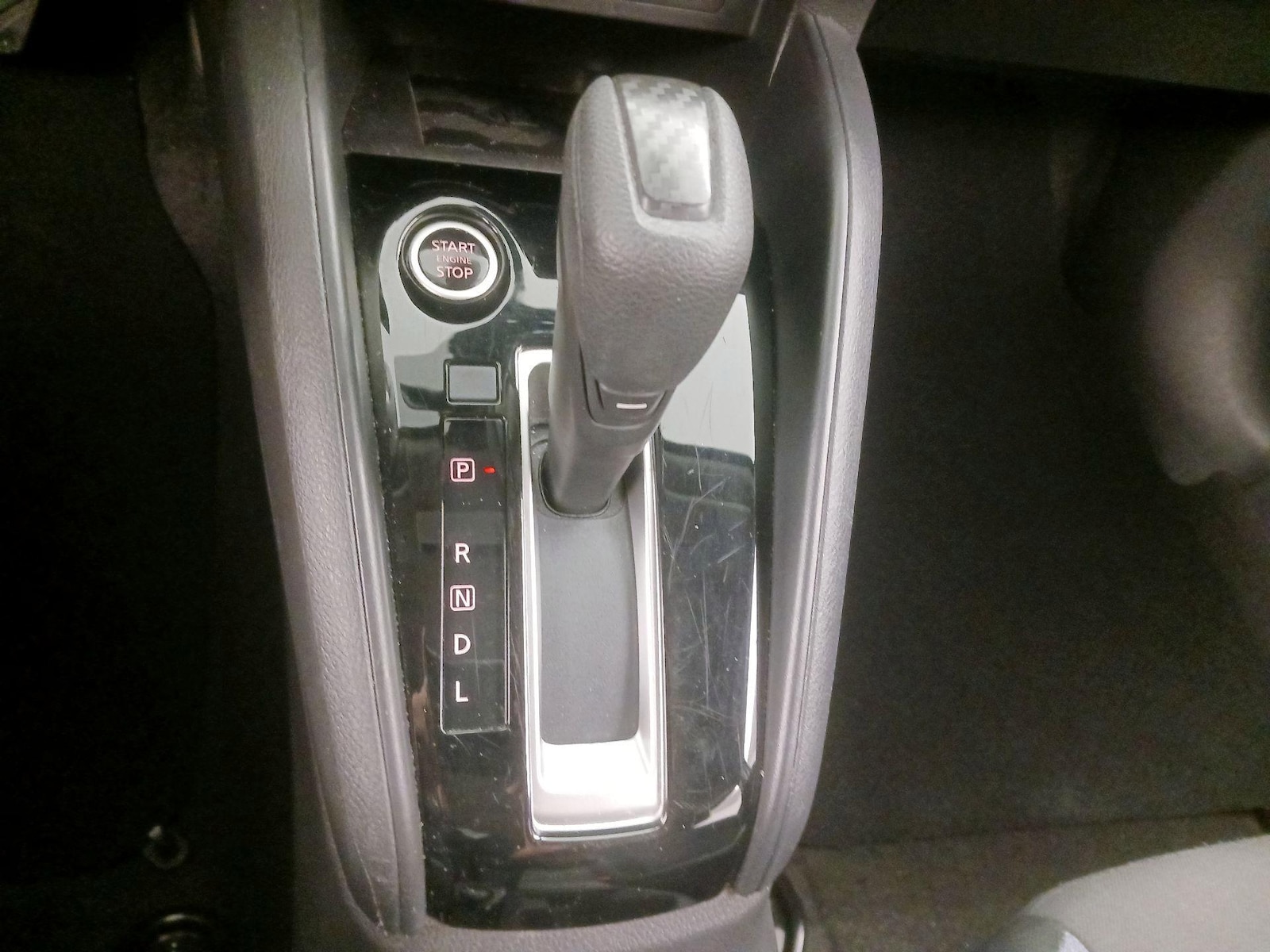 2025 Nissan Versa Sedan SV - Photo 17