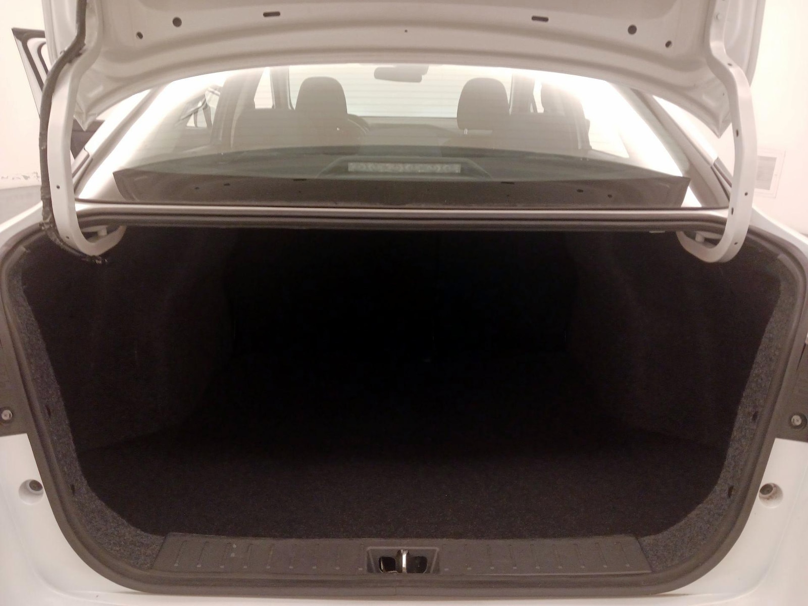 2025 Nissan Versa Sedan SV - Photo 20