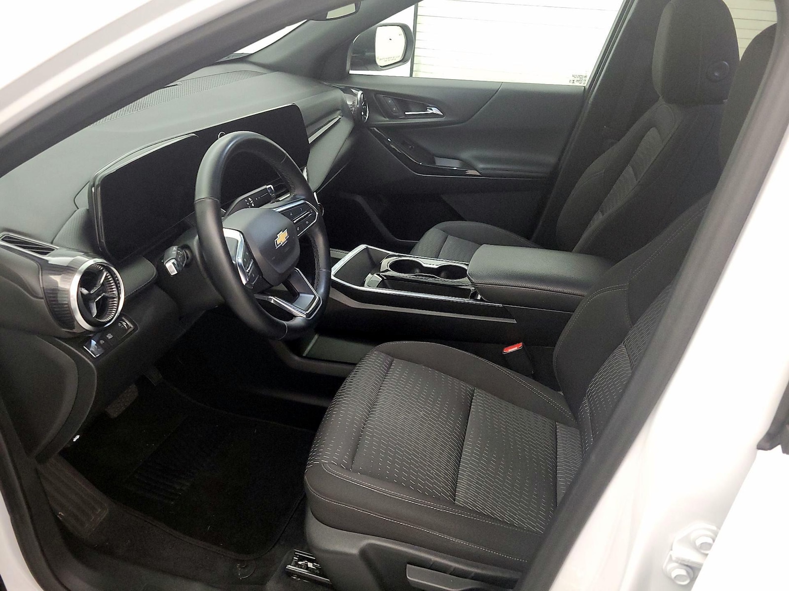 2025 Chevrolet Equinox LT - Photo 12