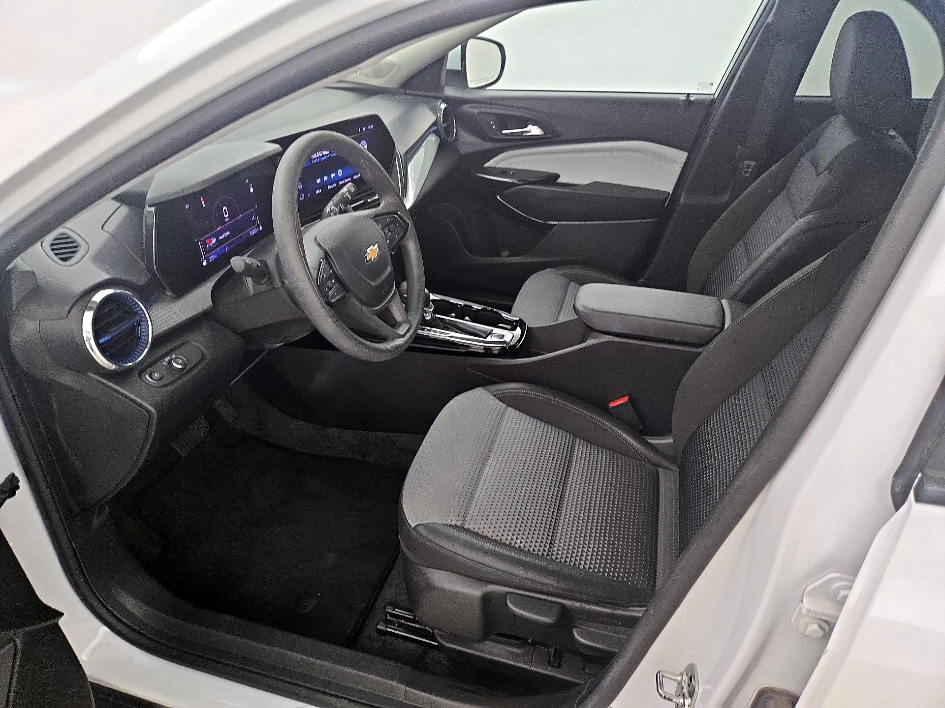 Thumbnail: 2025 Chevrolet Trax - 11