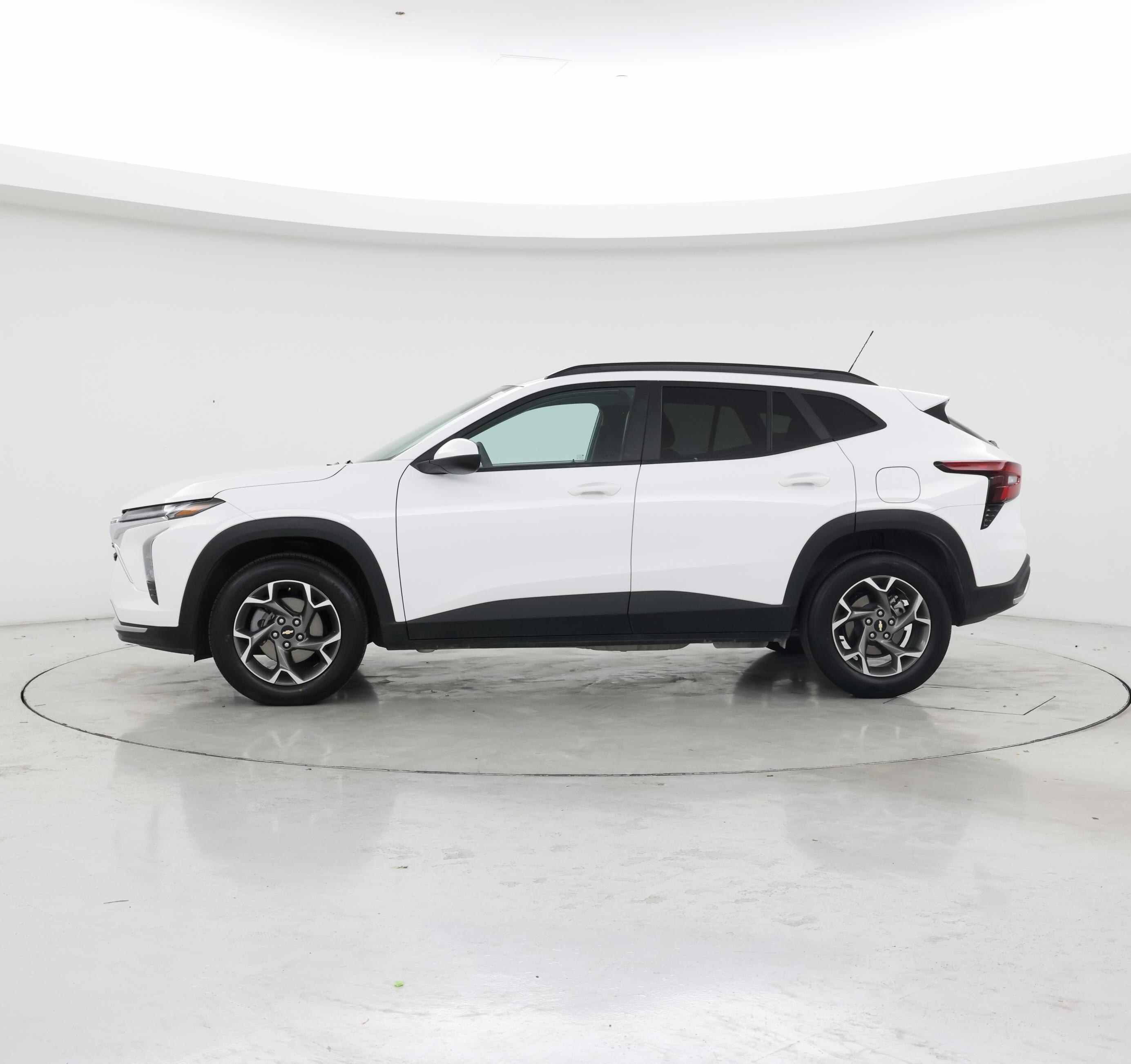 Thumbnail: 2025 Chevrolet Trax - 3