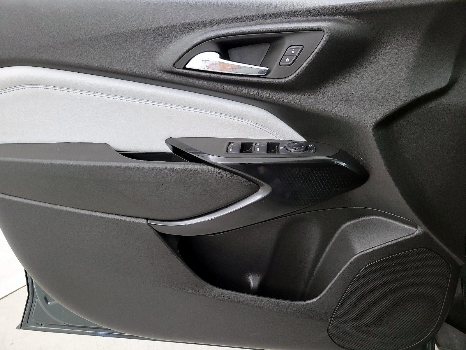2025 Chevrolet Trax LT - Photo 13