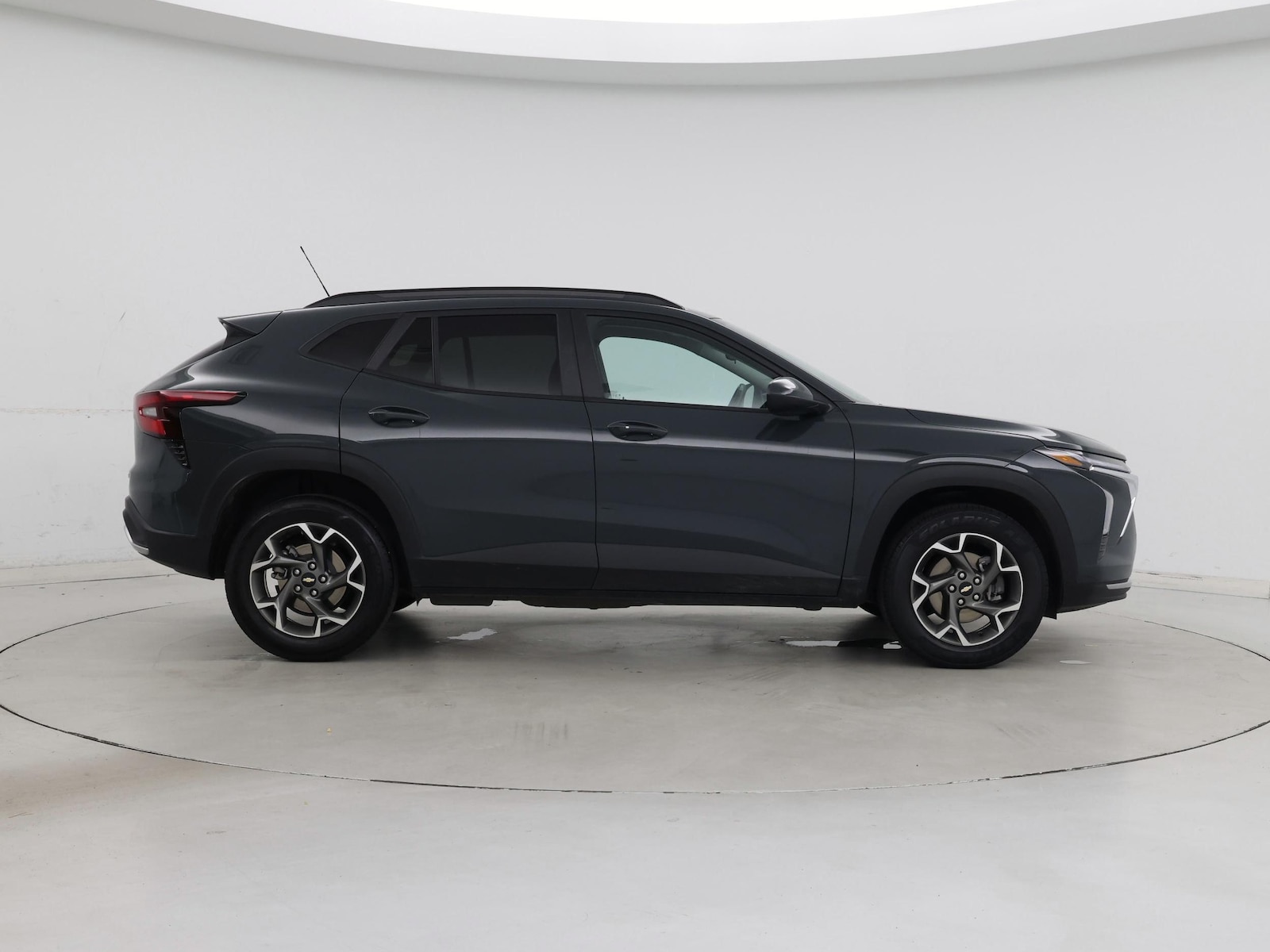 2025 Chevrolet Trax LT - Photo 8