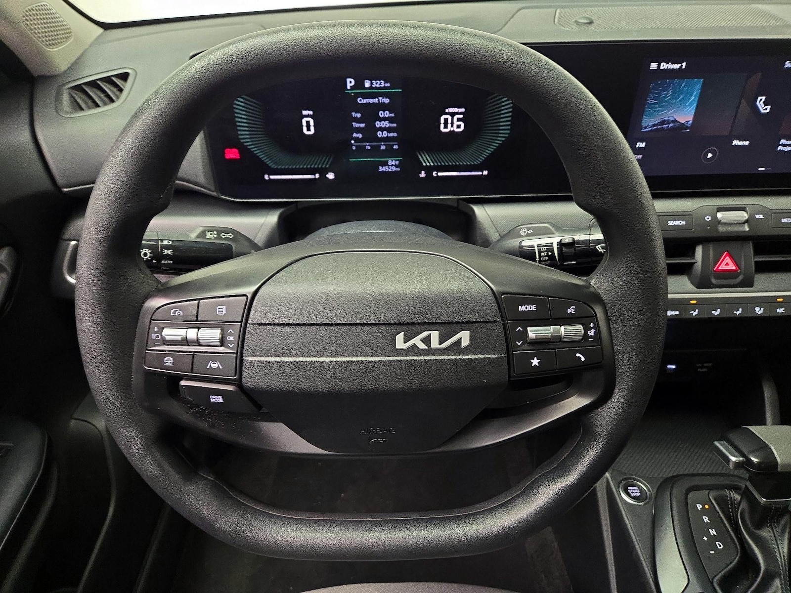 2025 Kia K4 LXS - Photo 11