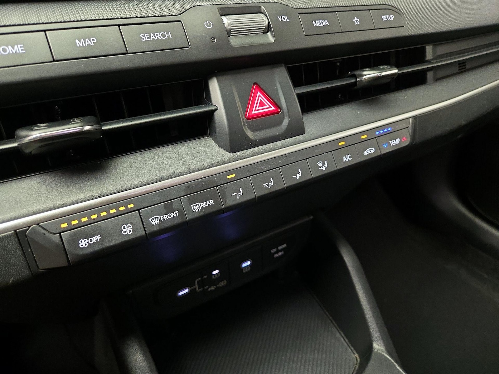 2025 Kia K4 LXS - Photo 17
