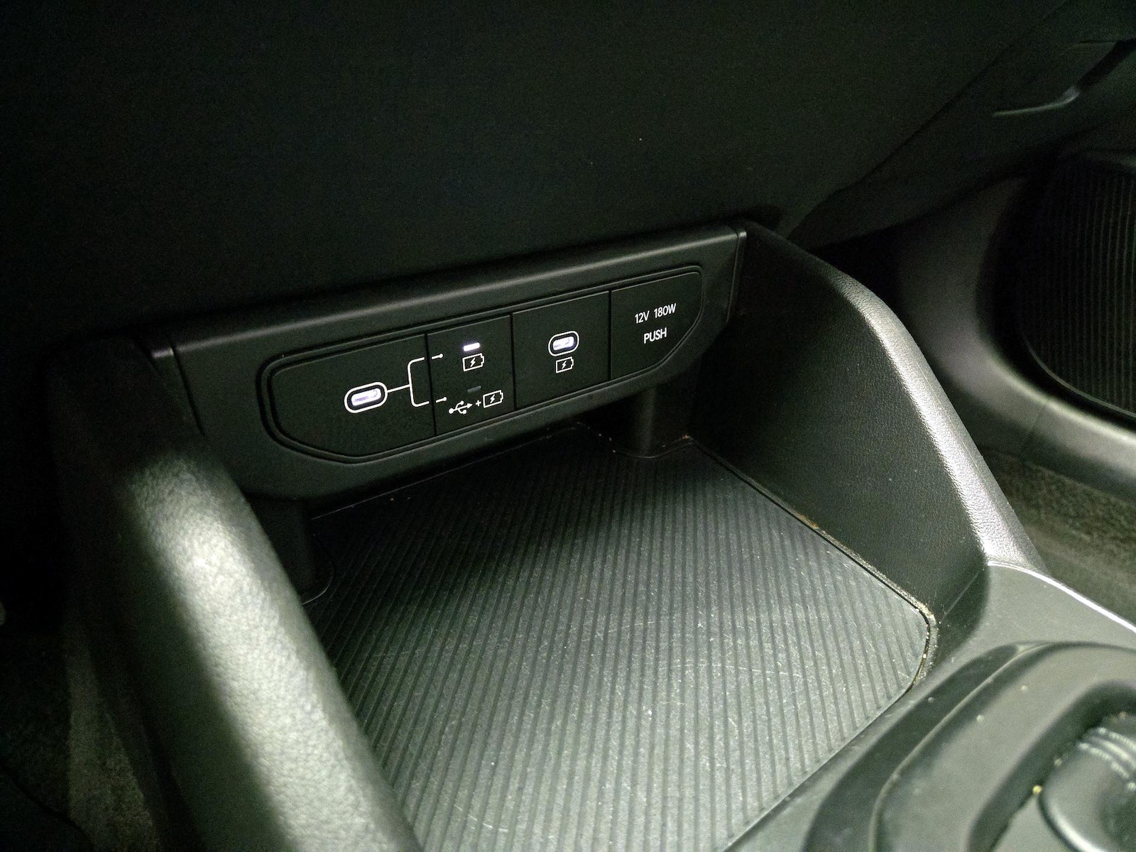 2025 Kia K4 LXS - Photo 19