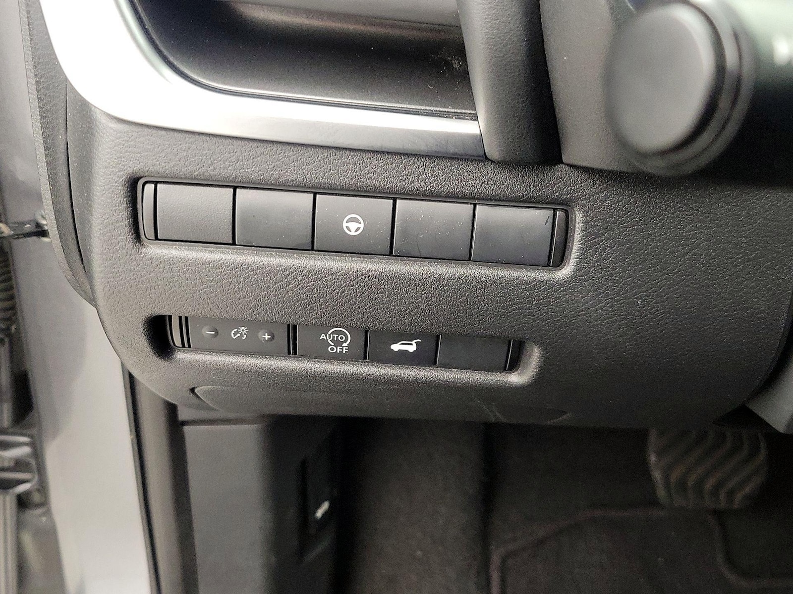 2025 Nissan Rogue SV - Photo 14
