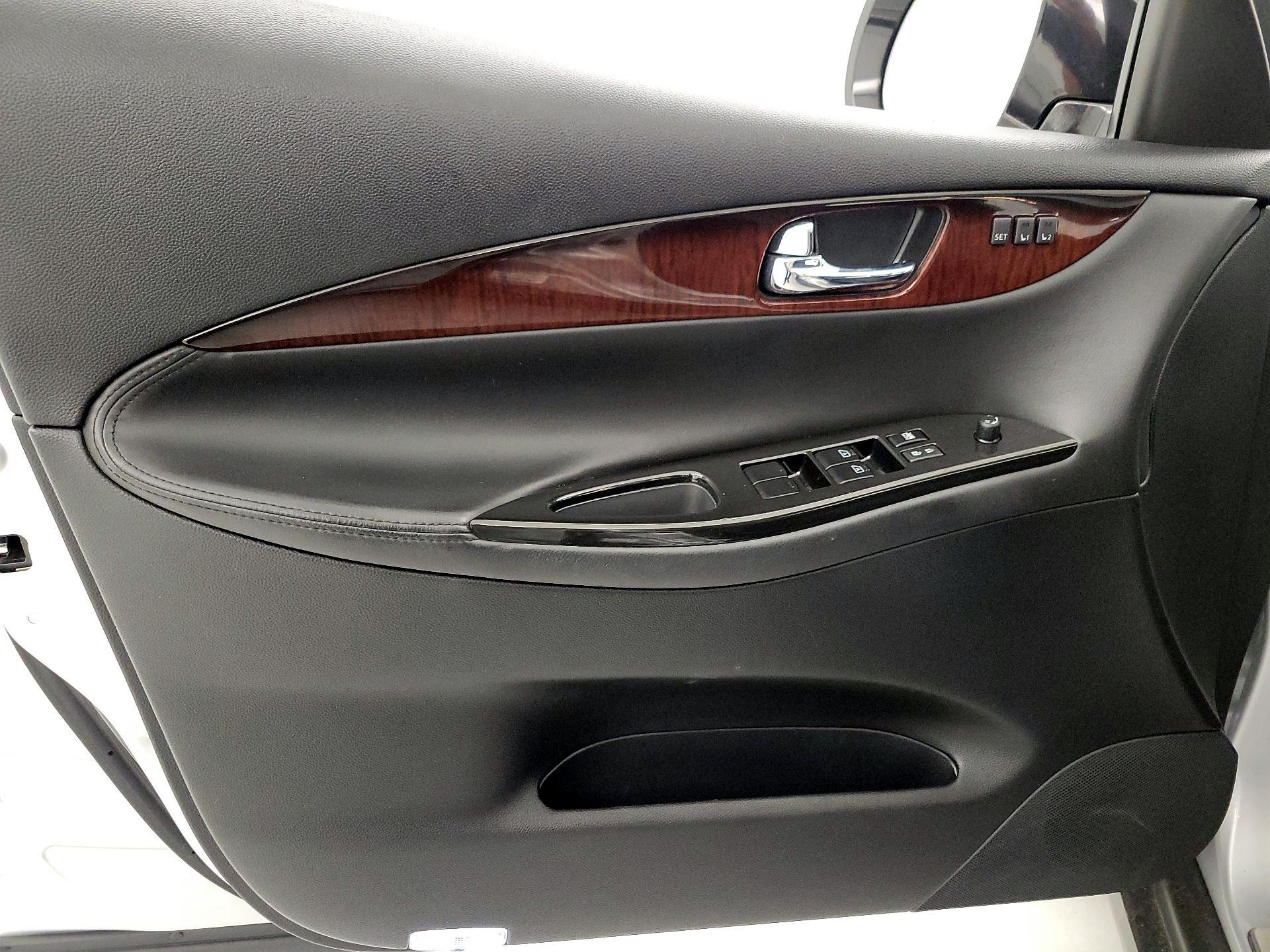 Thumbnail: 2017 INFINITI QX50 - 12