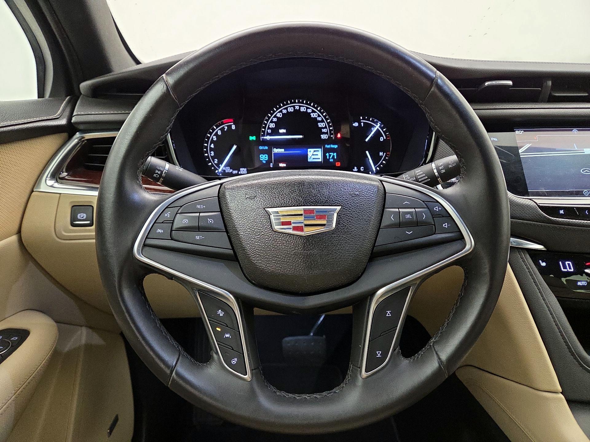 Thumbnail: 2017 Cadillac XT5 - 10