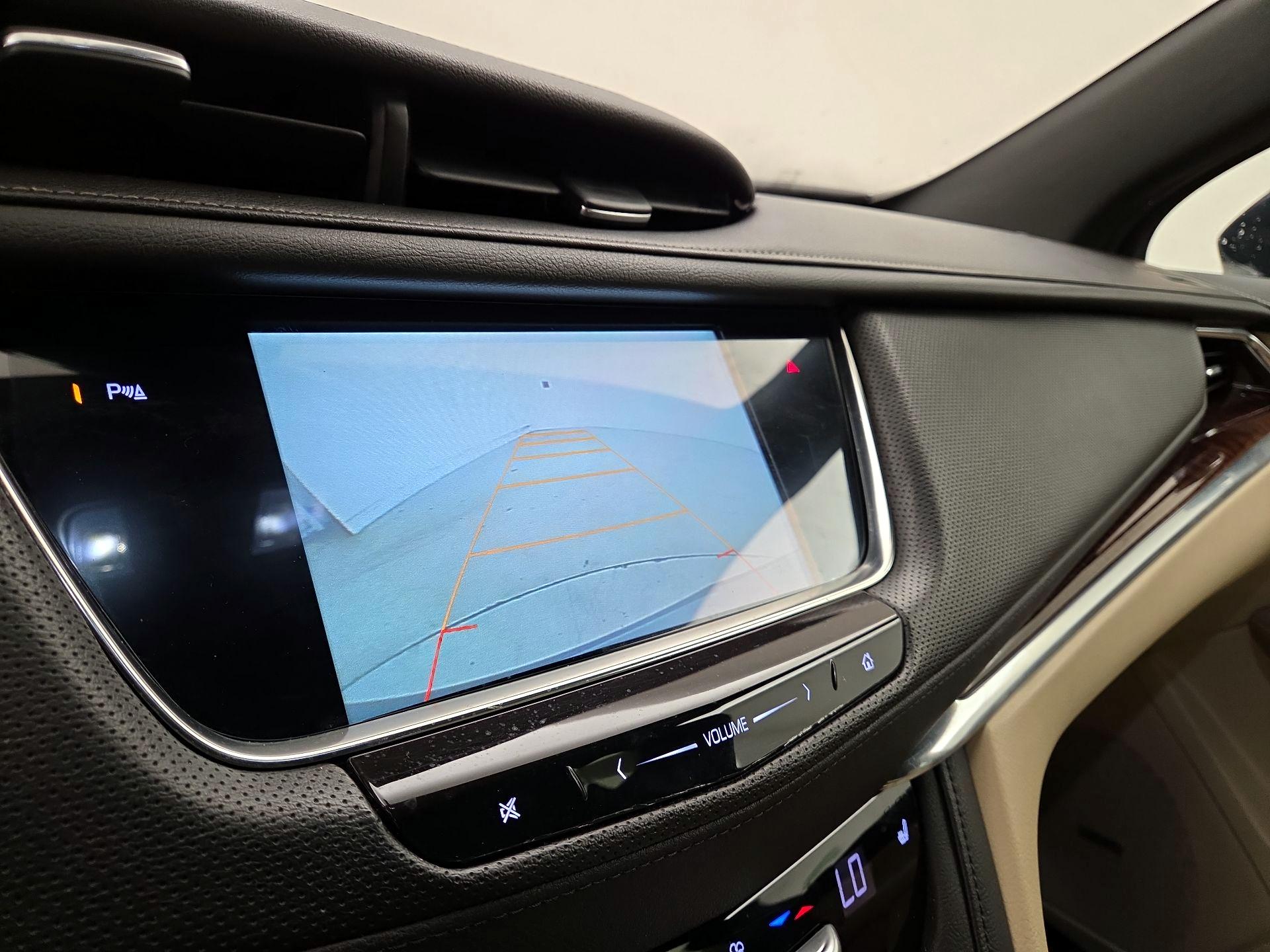Thumbnail: 2017 Cadillac XT5 - 14