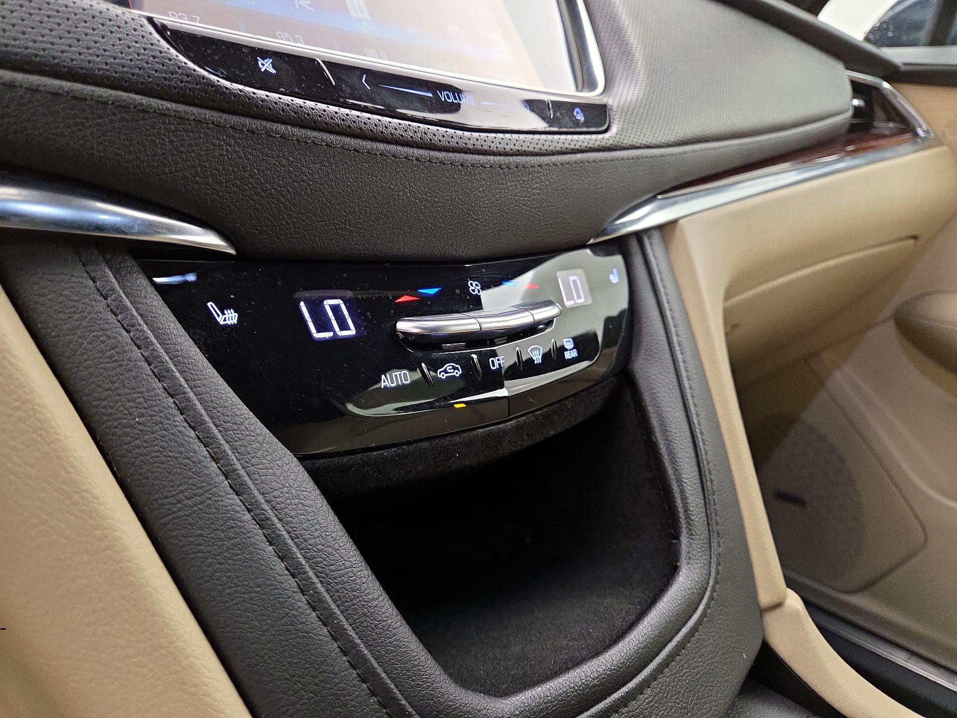 Thumbnail: 2017 Cadillac XT5 - 16