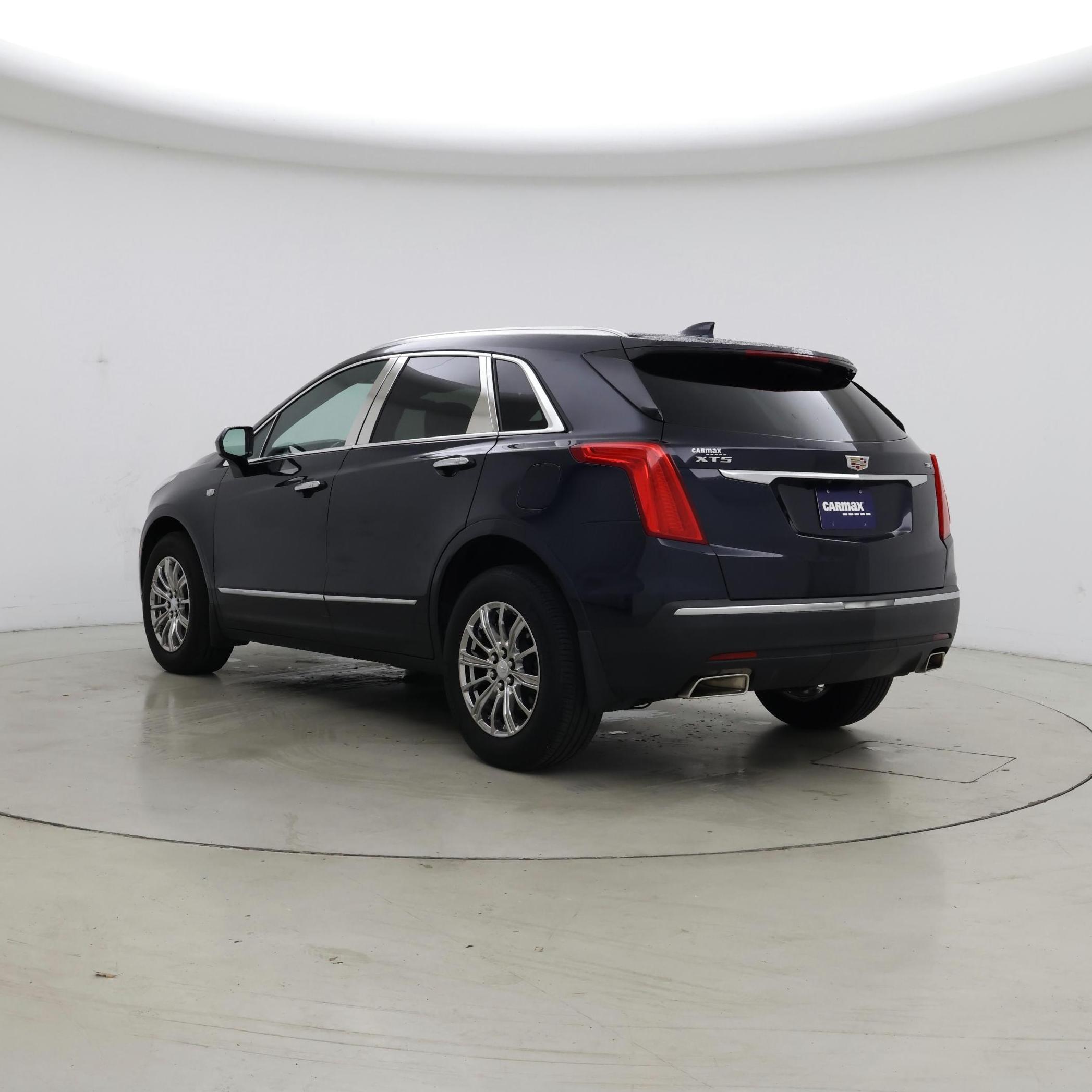 Thumbnail: 2017 Cadillac XT5 - 2