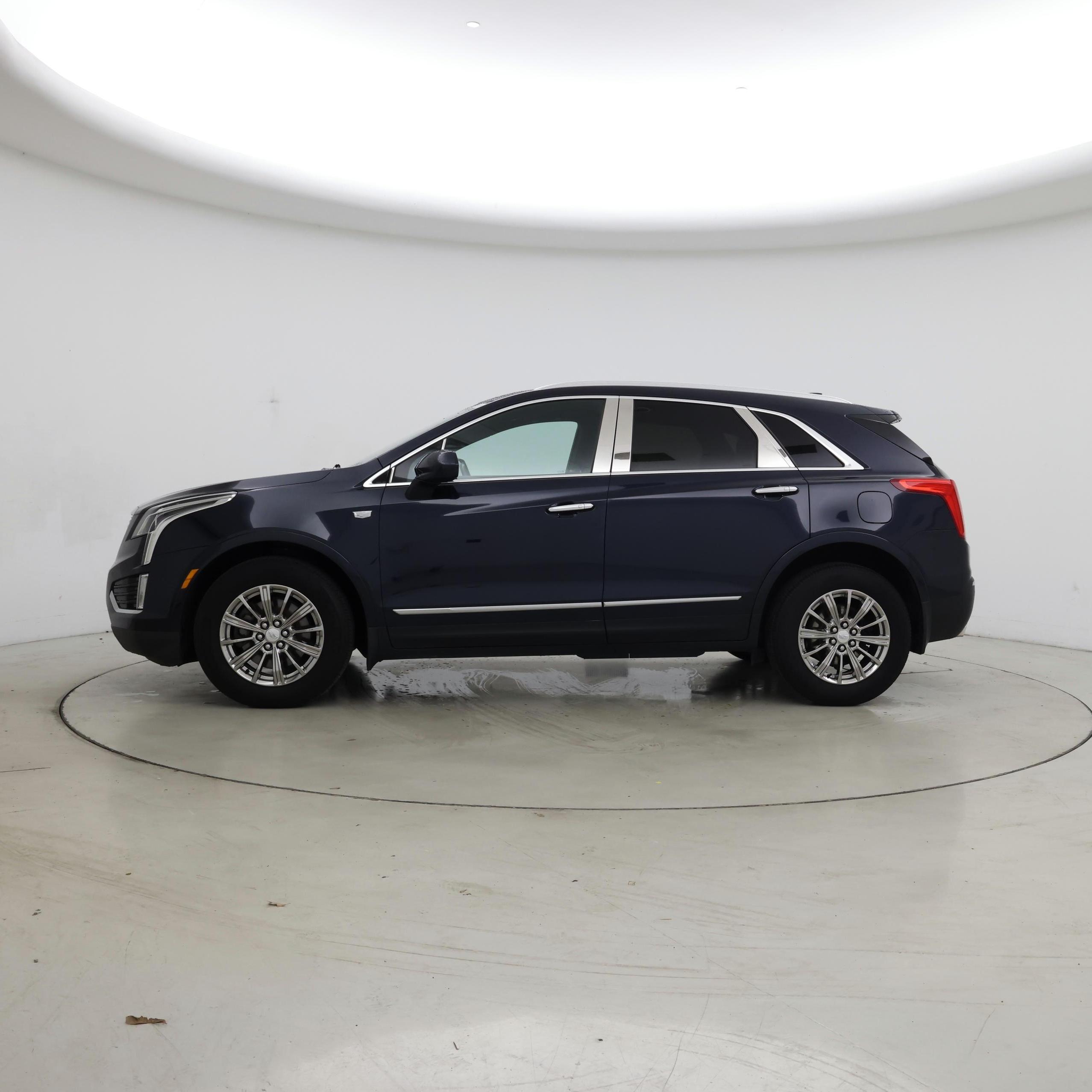 Thumbnail: 2017 Cadillac XT5 - 3