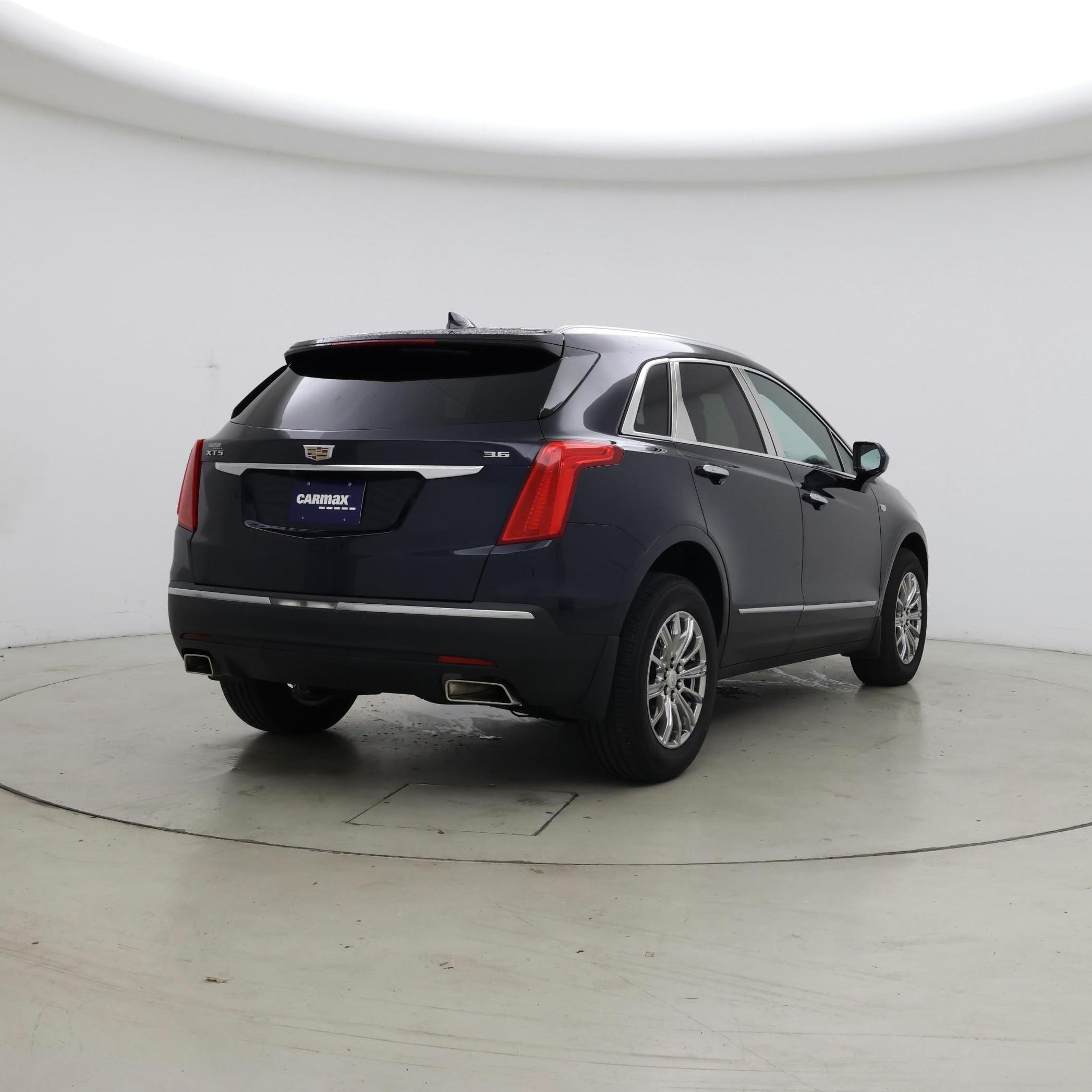 Thumbnail: 2017 Cadillac XT5 - 8