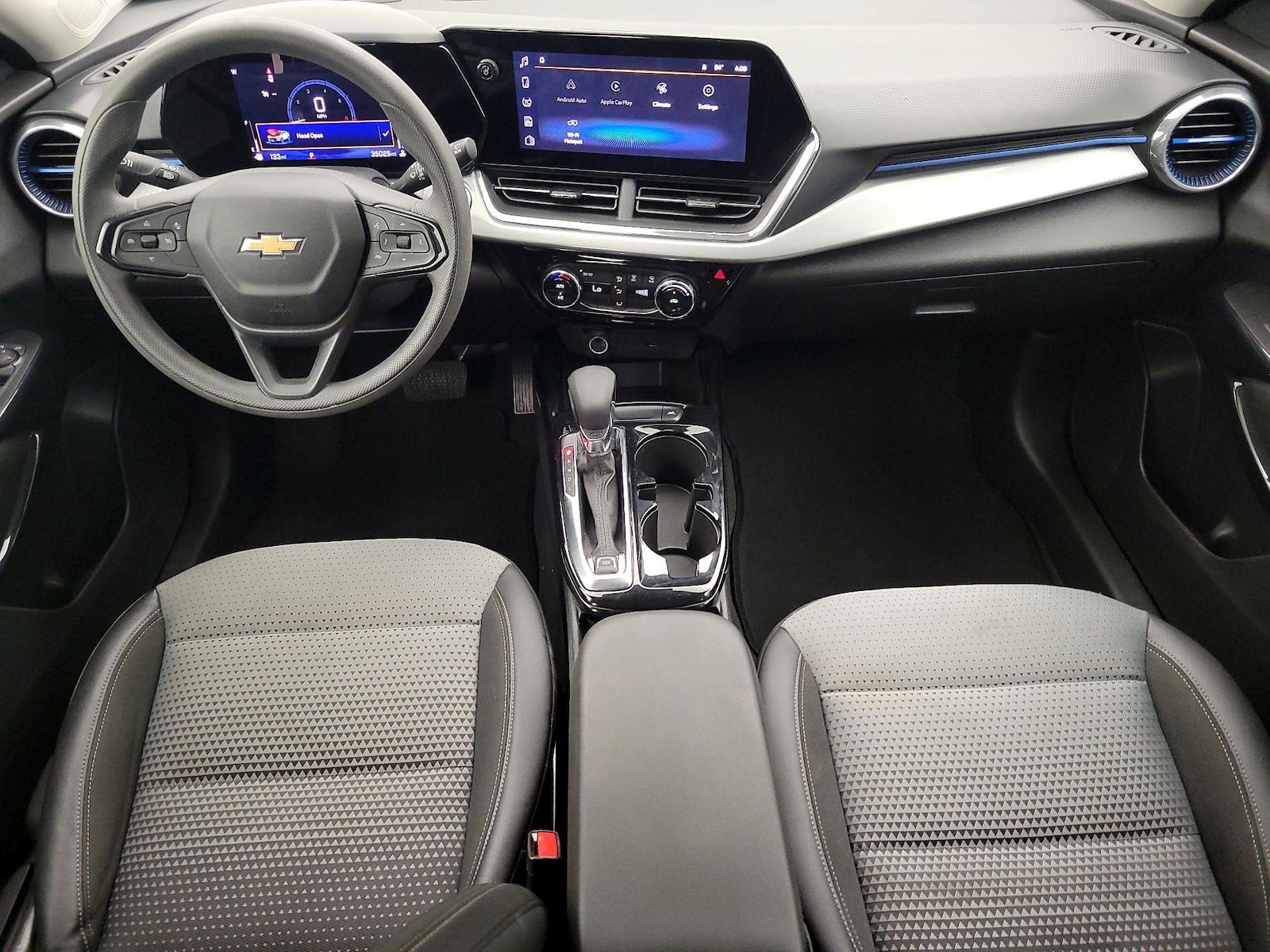 2025 Chevrolet Trax LT - Photo 10