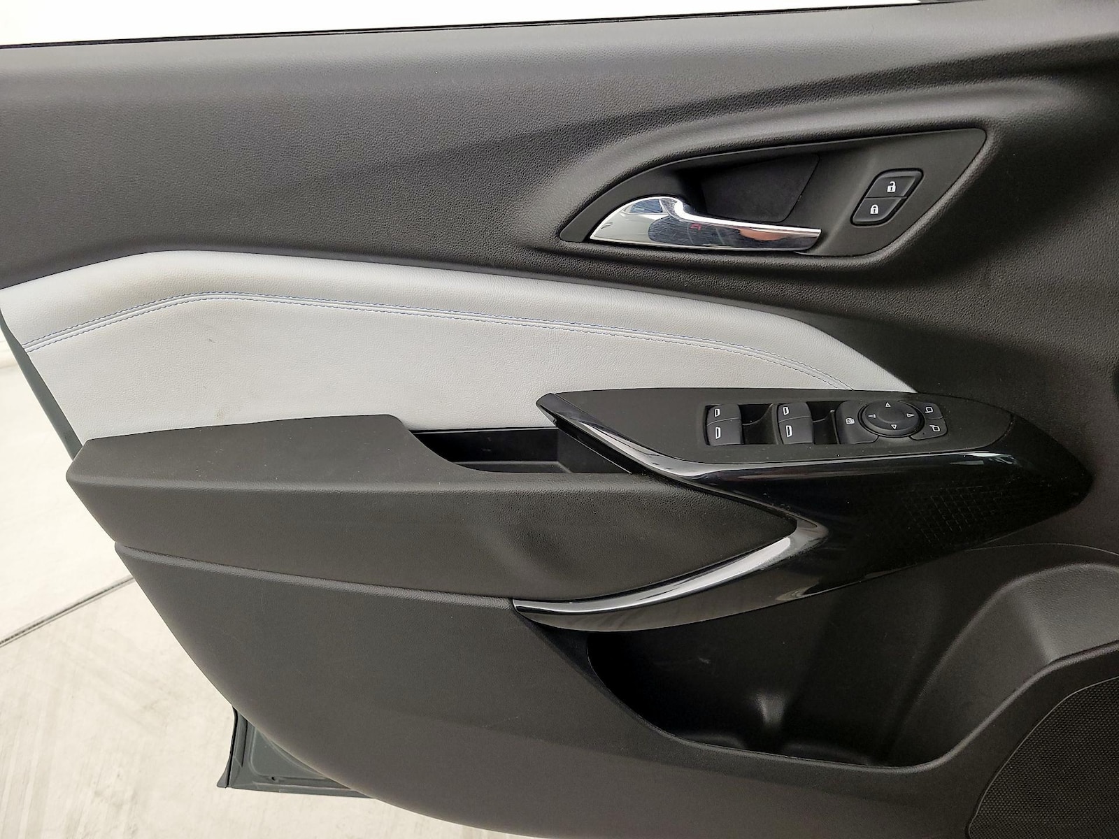 2025 Chevrolet Trax LT - Photo 13