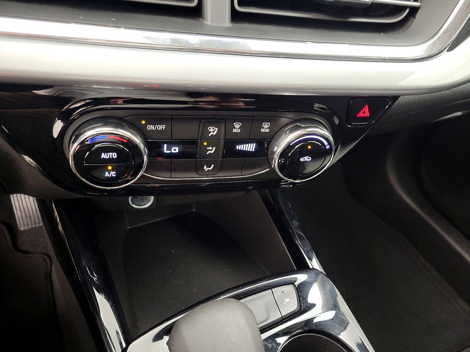 2025 Chevrolet Trax LT - Photo 15