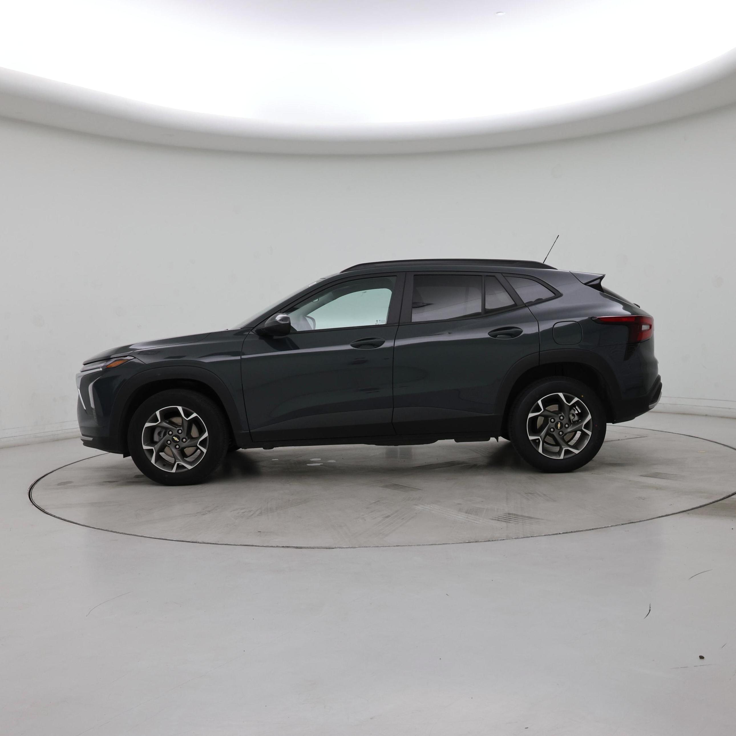 Thumbnail: 2025 Chevrolet Trax - 3