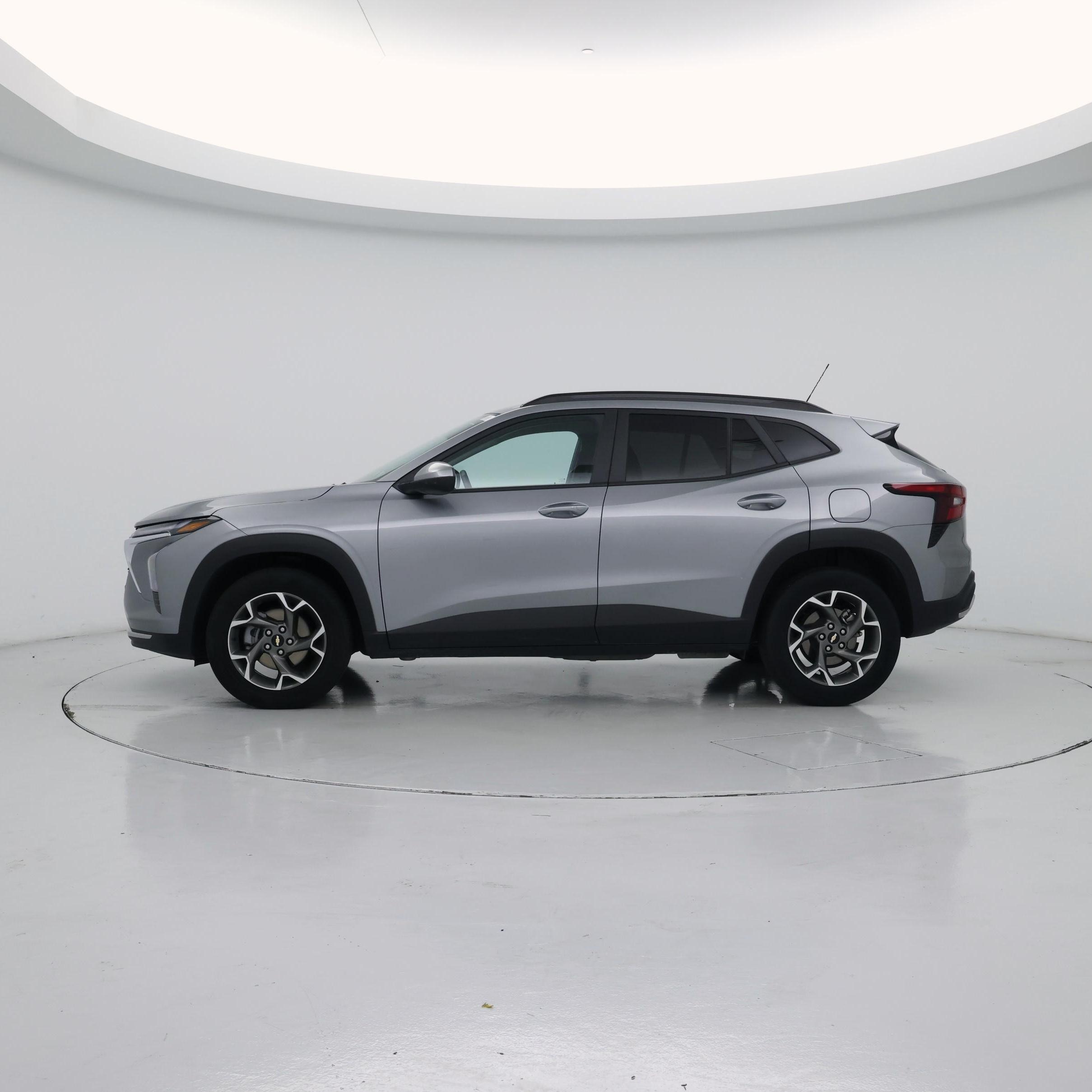 Thumbnail: 2025 Chevrolet Trax - 3