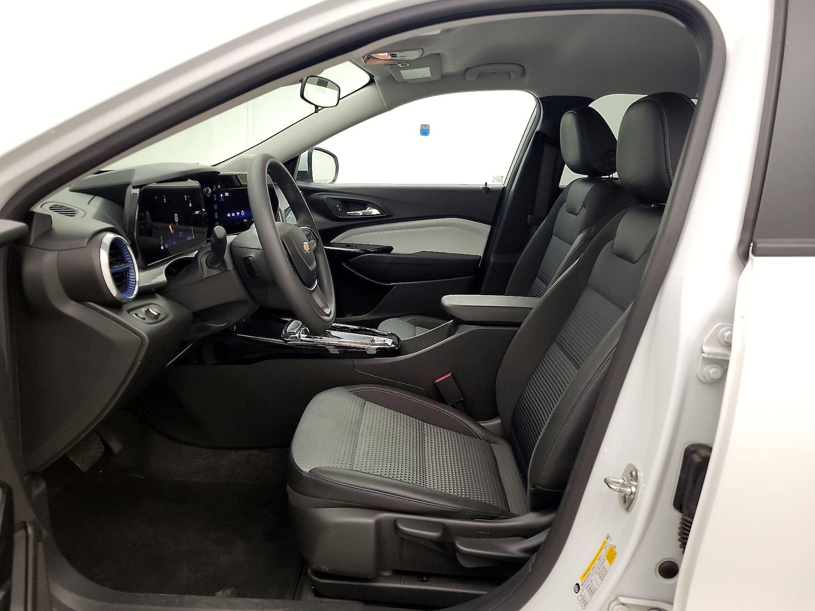 2025 Chevrolet Trax LT - Photo 10