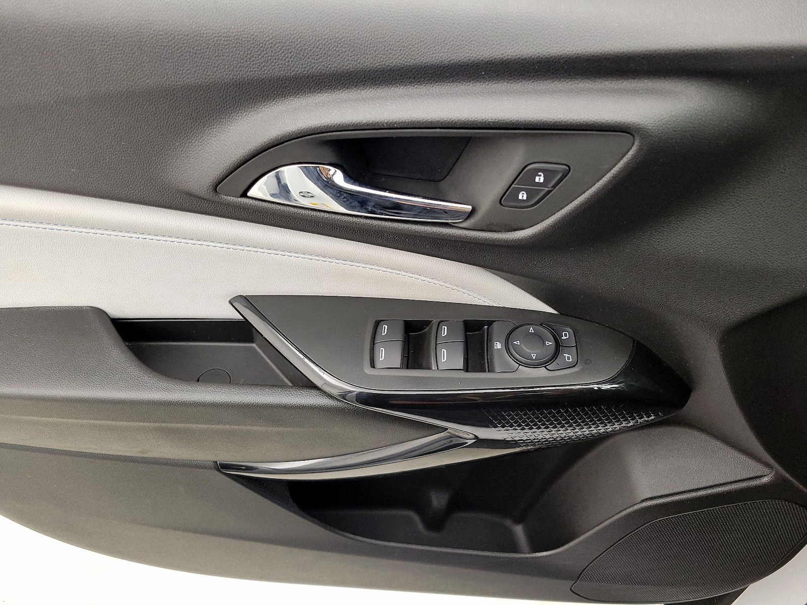 2025 Chevrolet Trax LT - Photo 11
