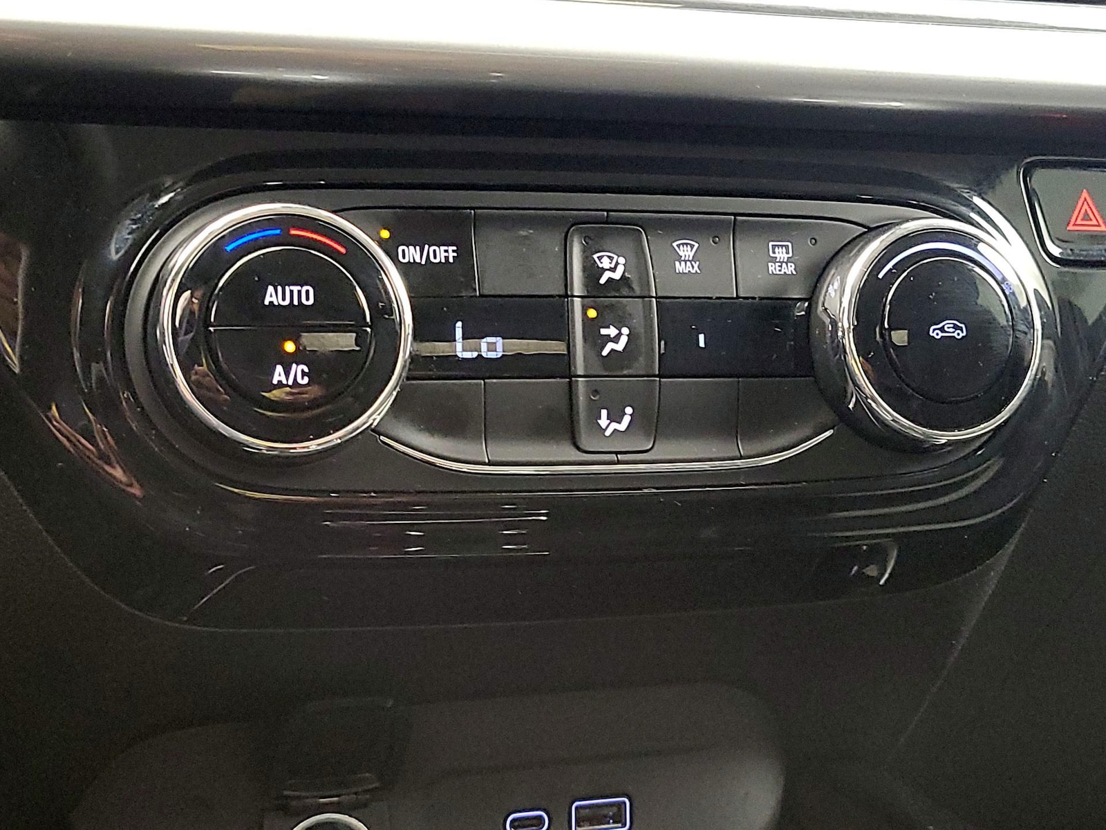 2025 Chevrolet Trax LT - Photo 15