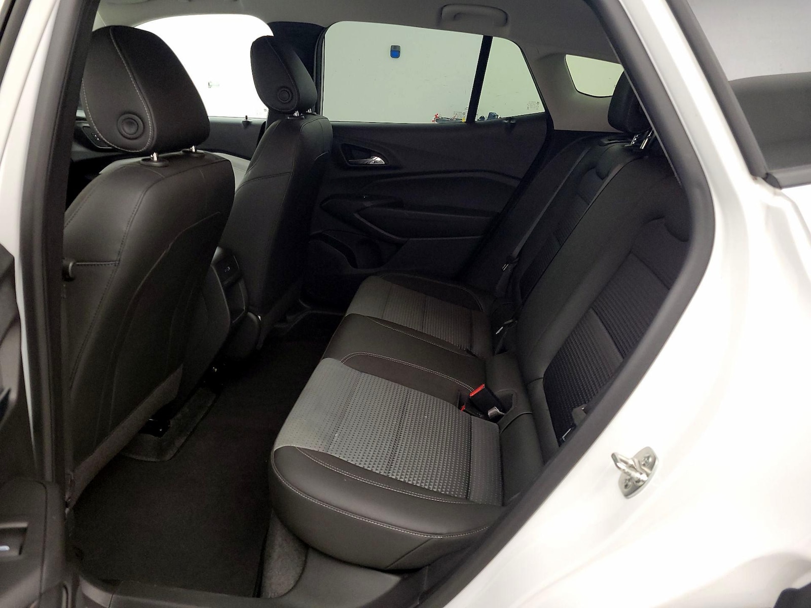 2025 Chevrolet Trax LT - Photo 18