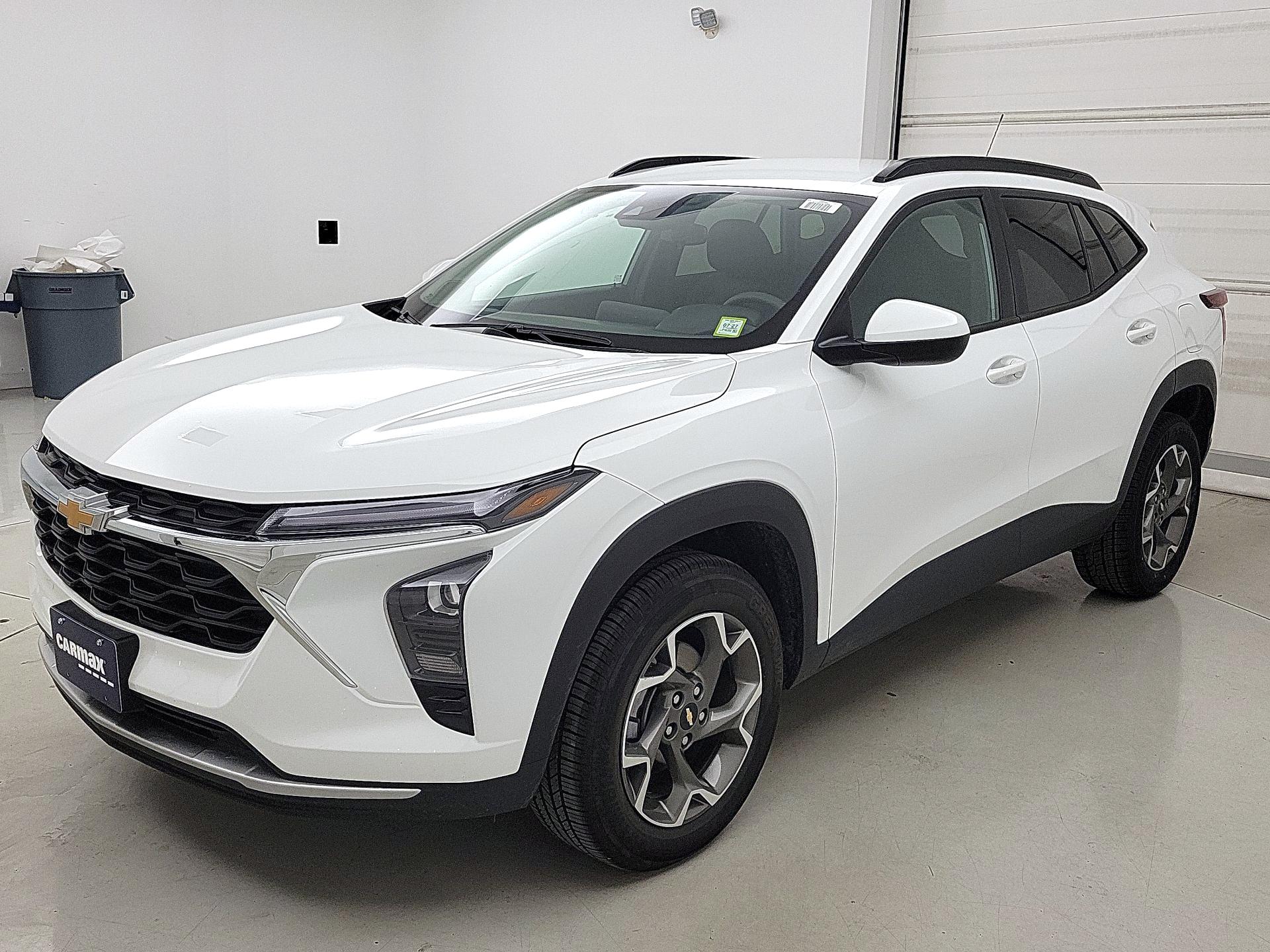 Thumbnail: 2025 Chevrolet Trax - 3