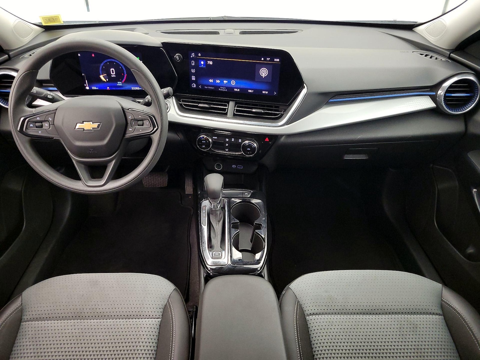 2025 Chevrolet Trax LT - Photo 8
