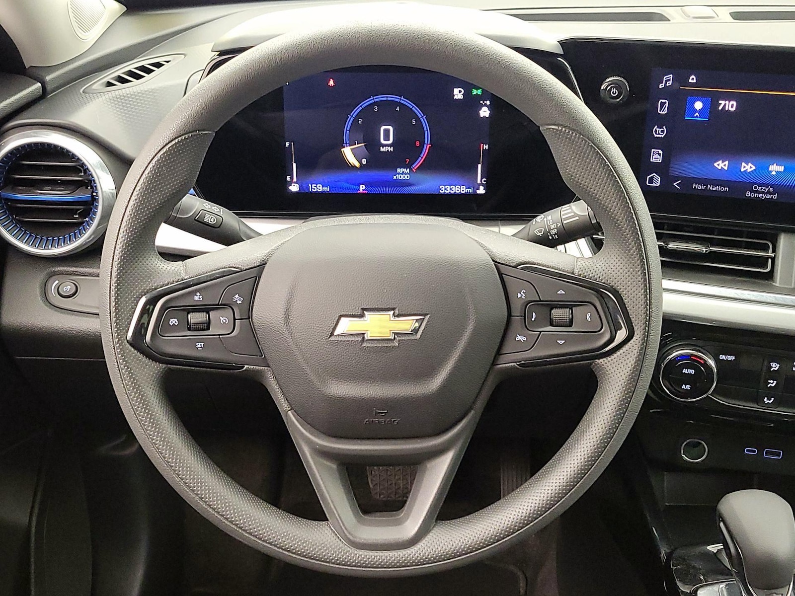 2025 Chevrolet Trax LT - Photo 9