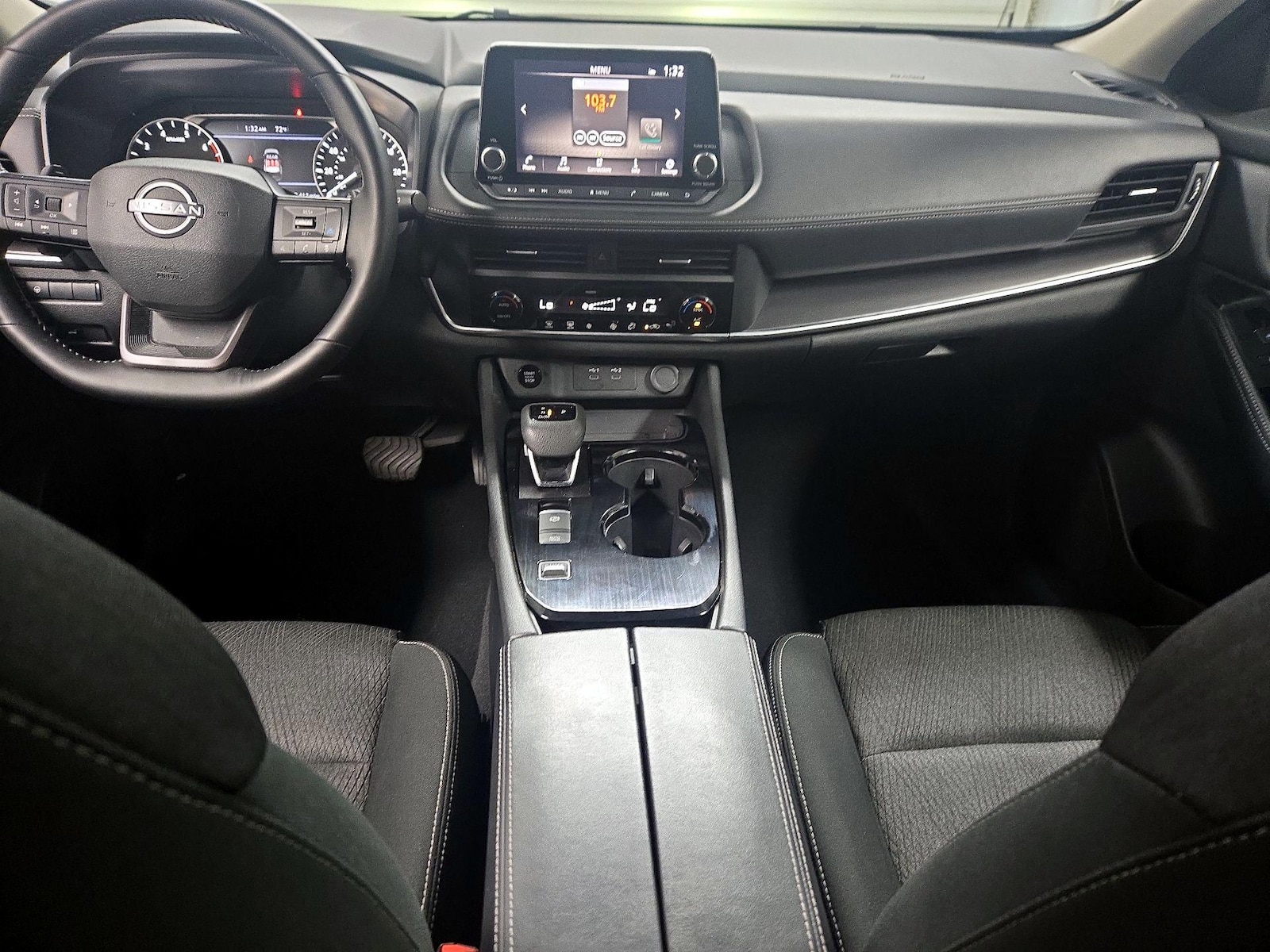 2025 Nissan Rogue SV - Photo 10