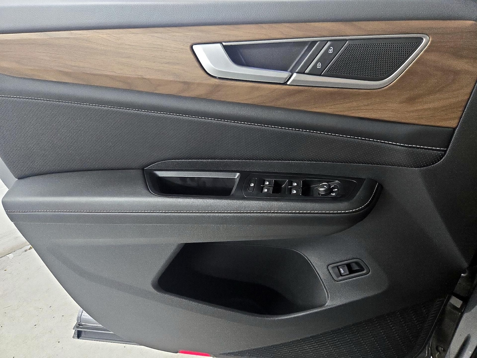 2026 Volkswagen Atlas SE w/Tech - Photo 13