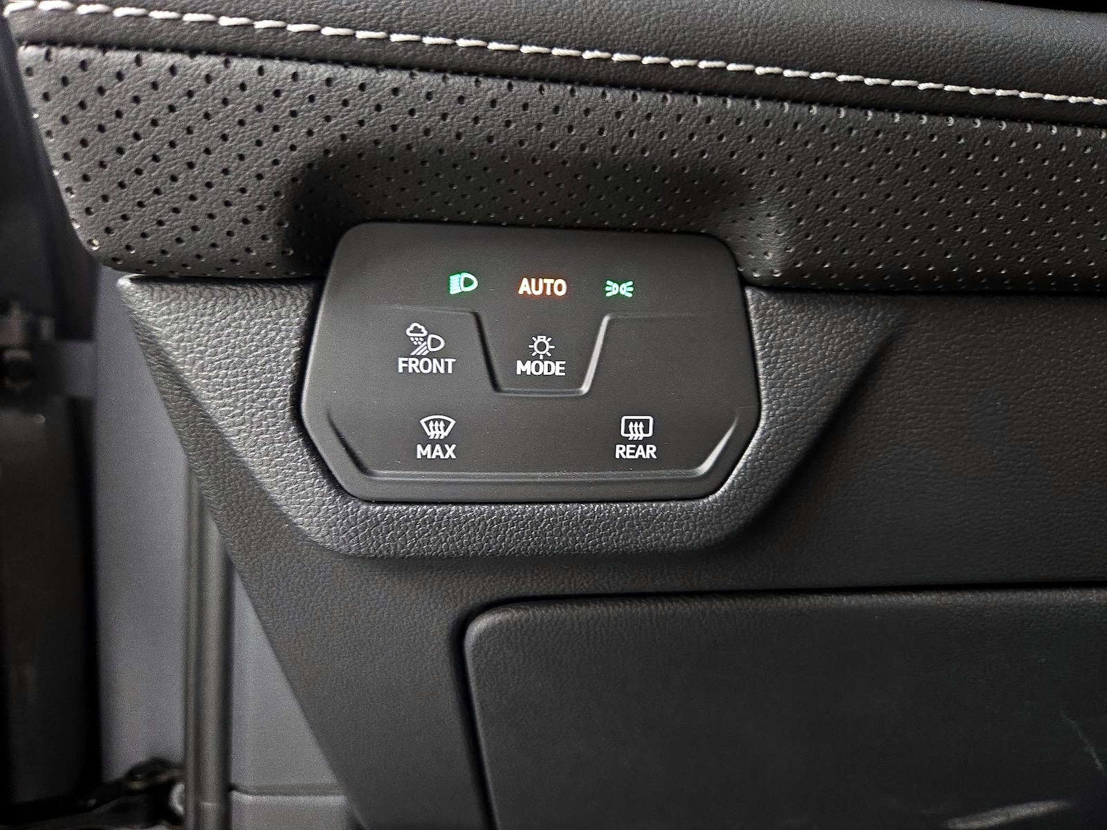 2026 Volkswagen Atlas SE w/Tech - Photo 14