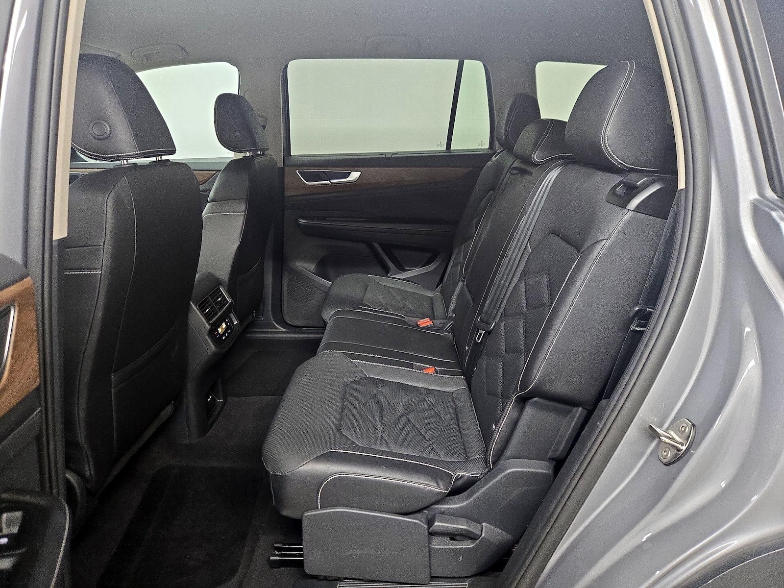 2026 Volkswagen Atlas SE w/Tech - Photo 20