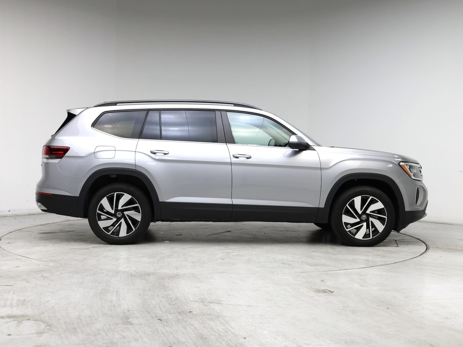 2026 Volkswagen Atlas SE w/Tech - Photo 8