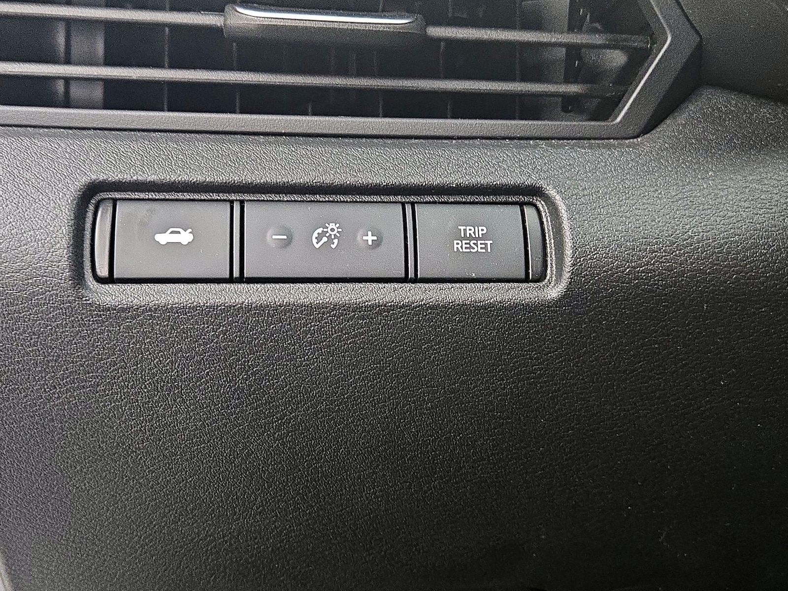 2025 Nissan Altima SV - Photo 14