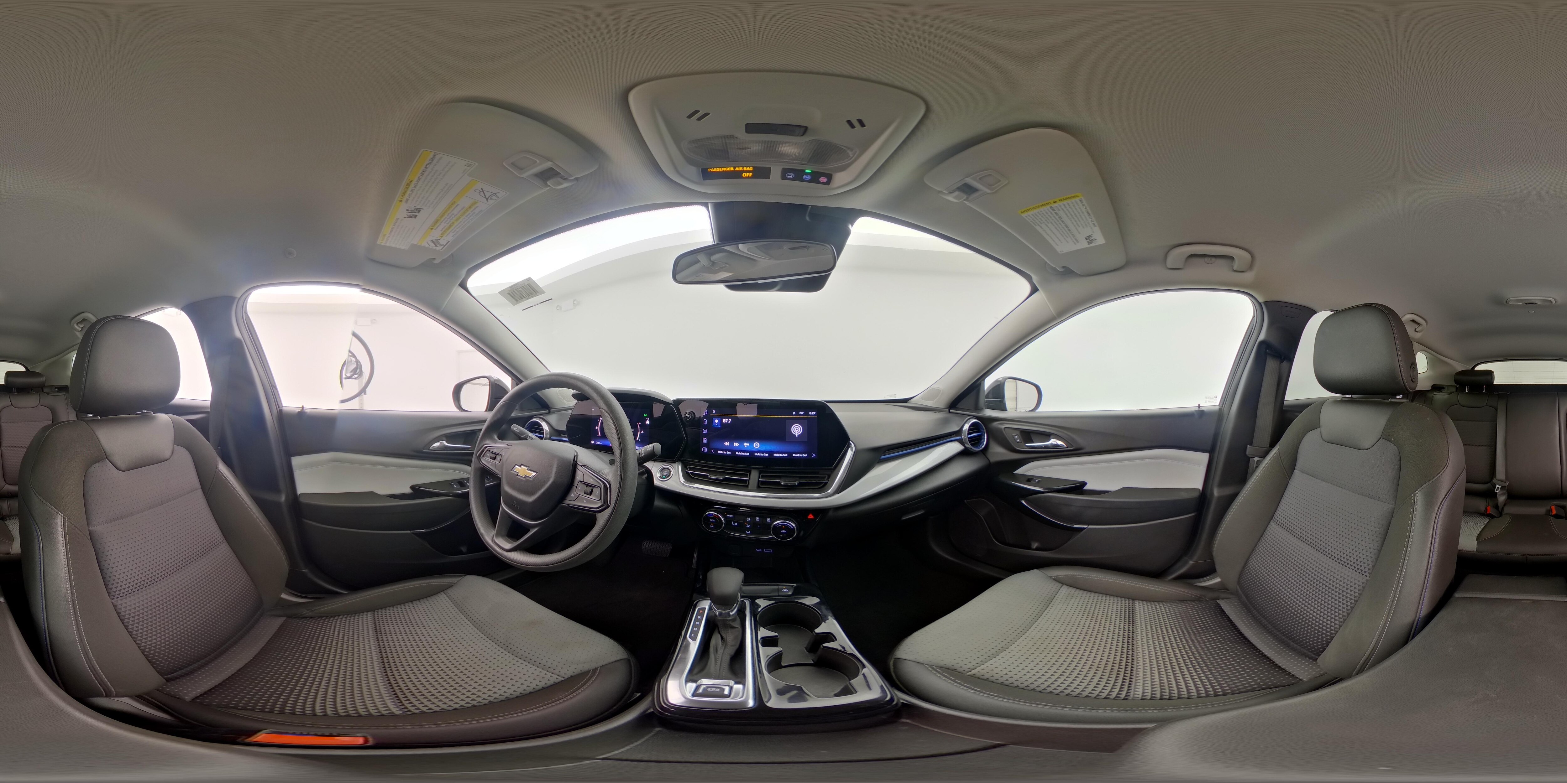 2025 Chevrolet Trax LT - Photo 26