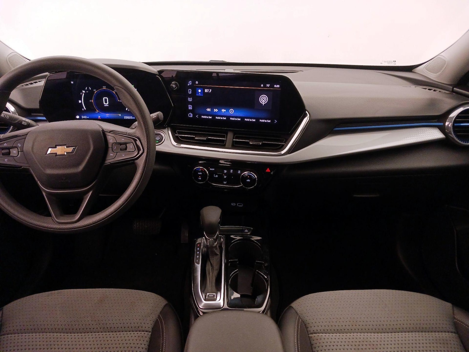 2025 Chevrolet Trax LT - Photo 10