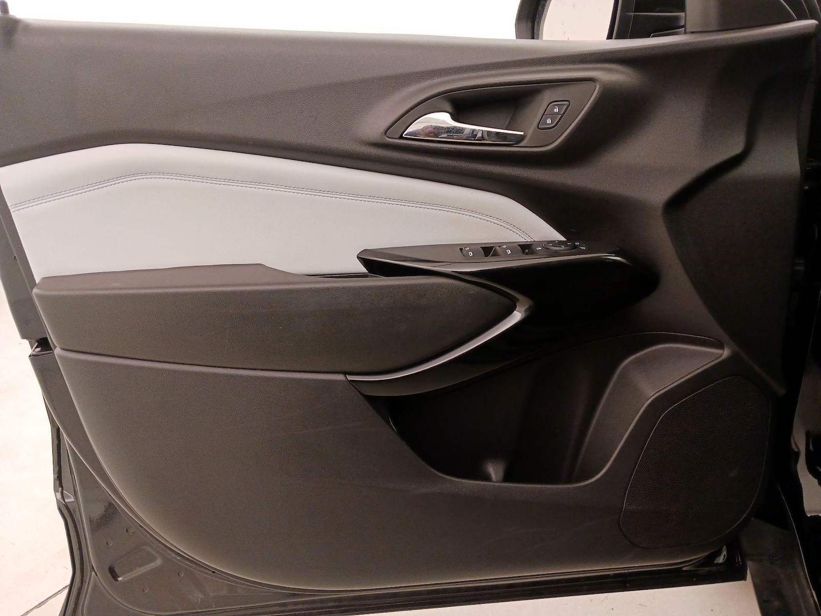 2025 Chevrolet Trax LT - Photo 13