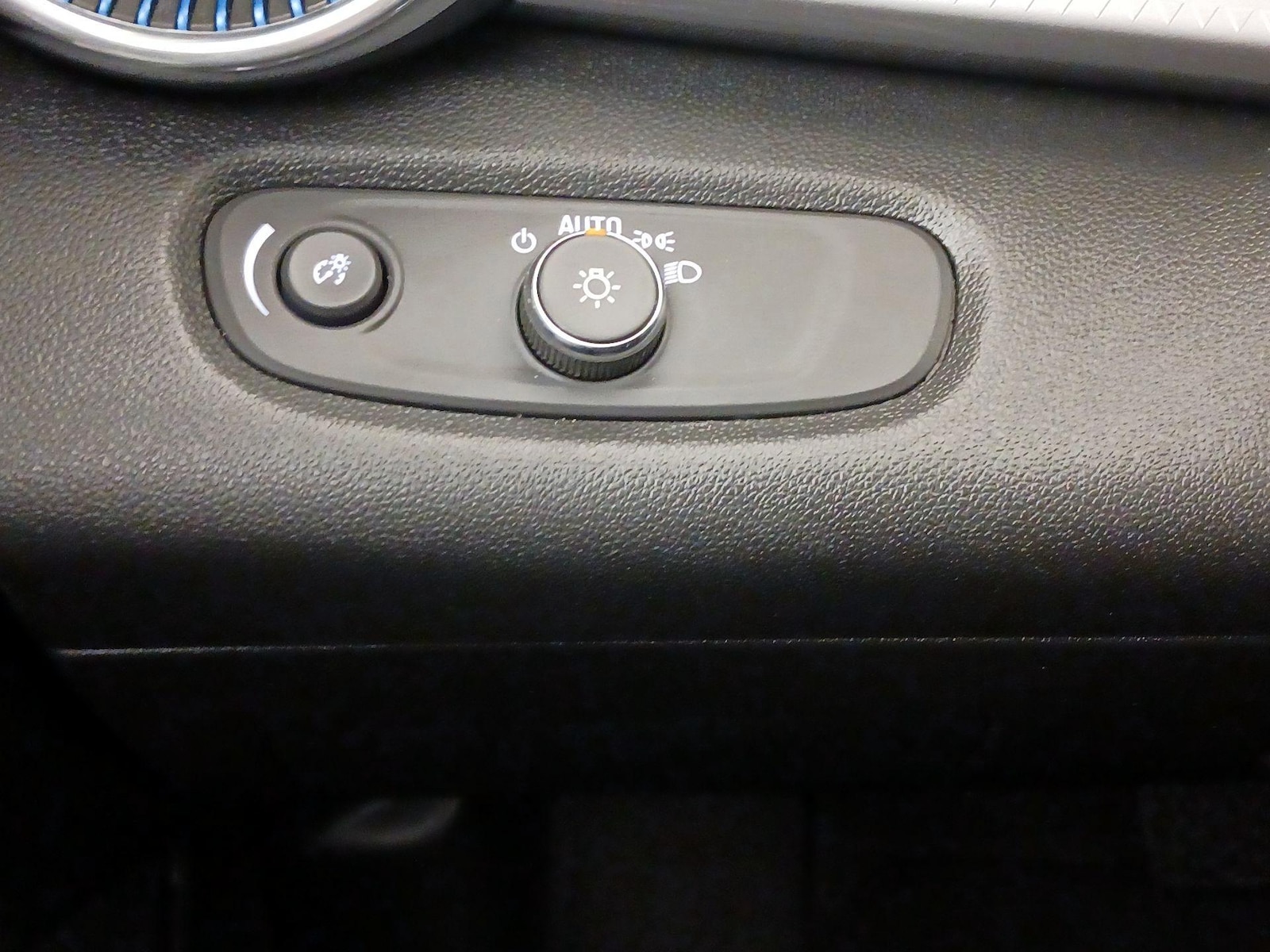 2025 Chevrolet Trax LT - Photo 14