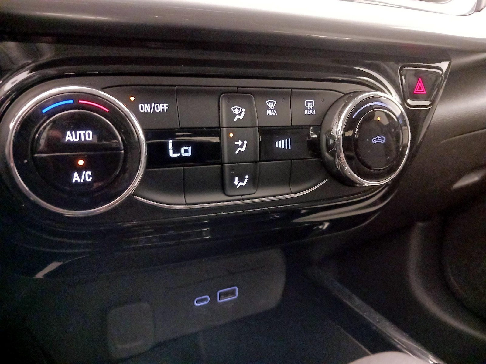 2025 Chevrolet Trax LT - Photo 17